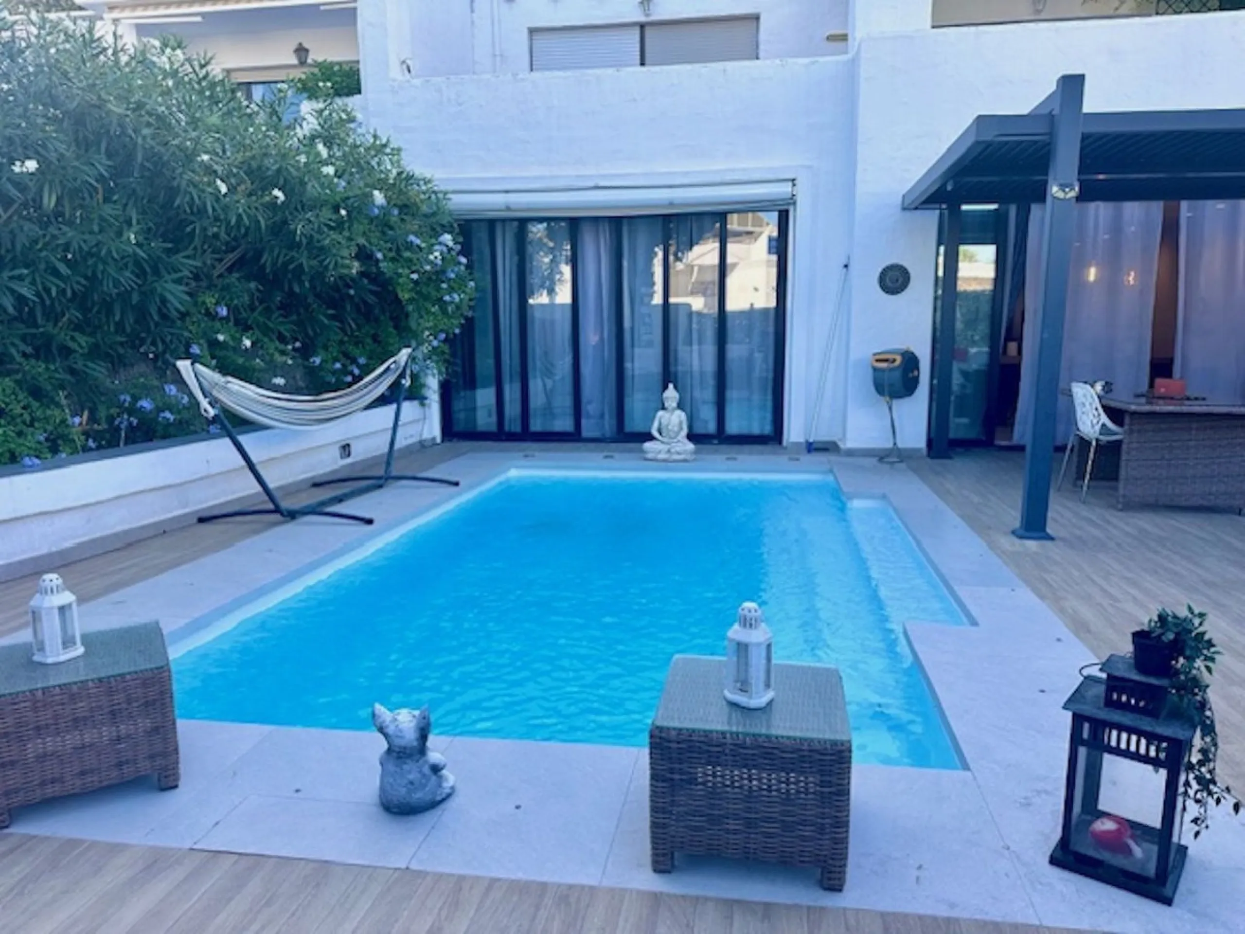 MODERN GROUND FLOOR APARTMENT - FULLY RENOVATED AND WITH PRIVATE POOL