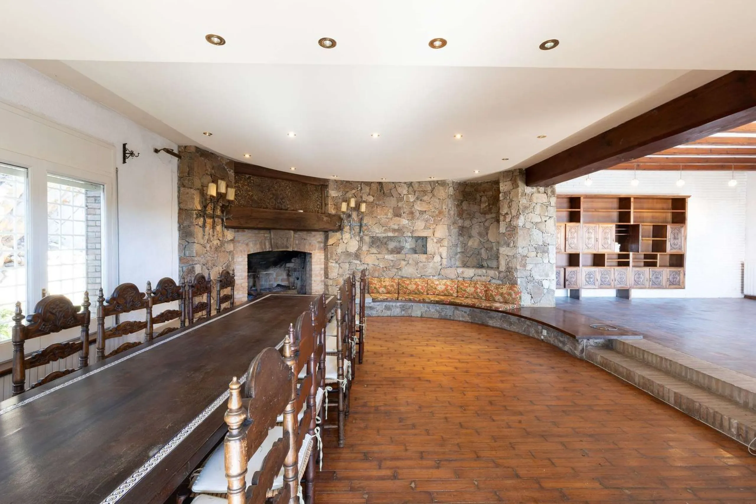 Exclusiva finca con tres viviendas, vistas al mar y gran parcela en Cabrera de Mar