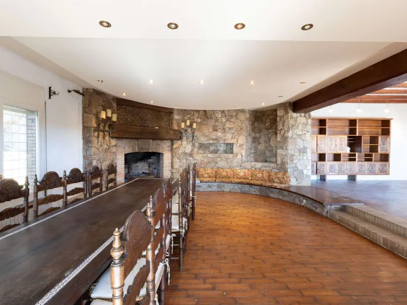 Exclusiva finca con tres viviendas, vistas al mar y gran parcela en Cabrera de Mar