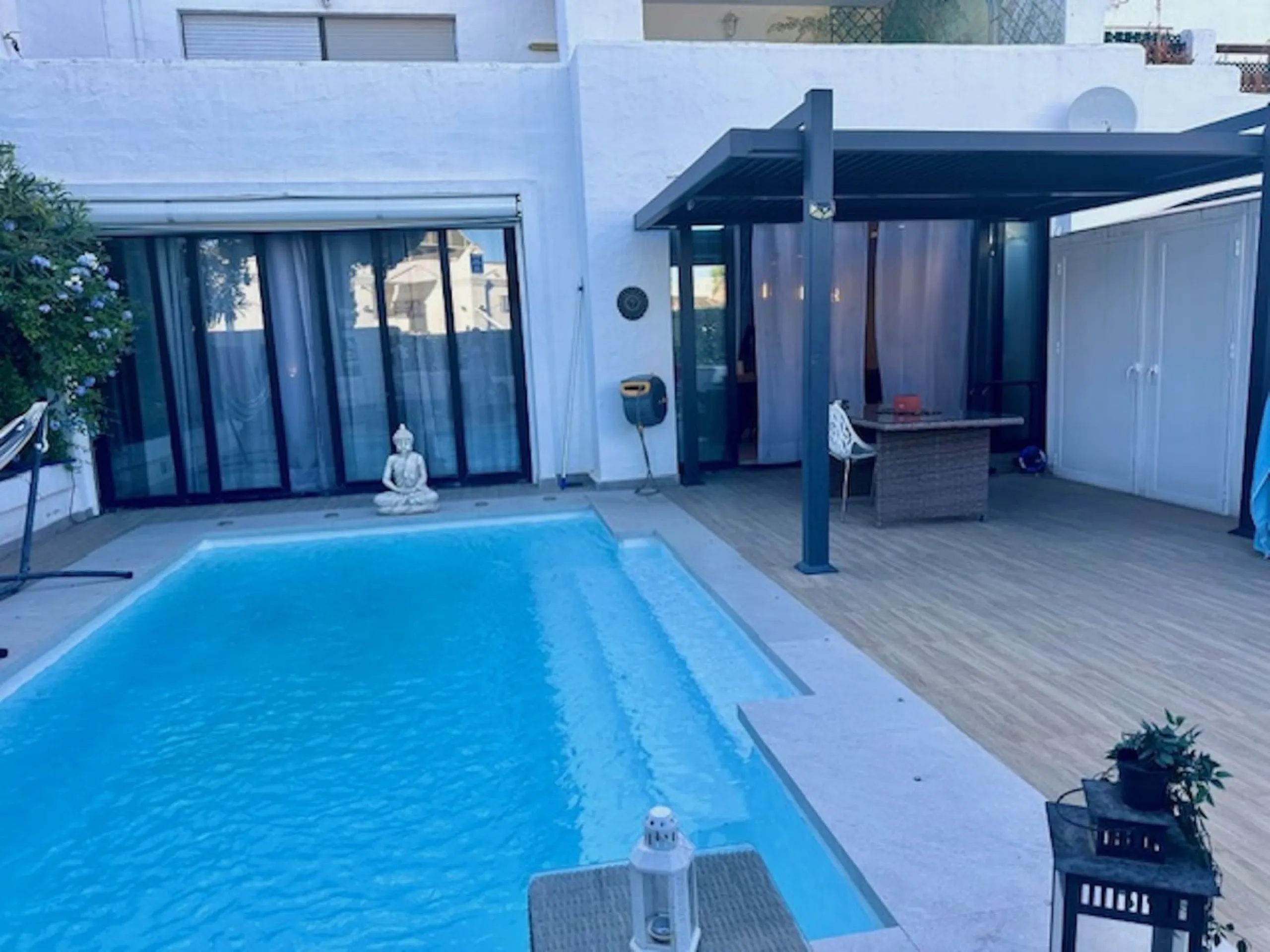 MODERN GROUND FLOOR APARTMENT - FULLY RENOVATED AND WITH PRIVATE POOL