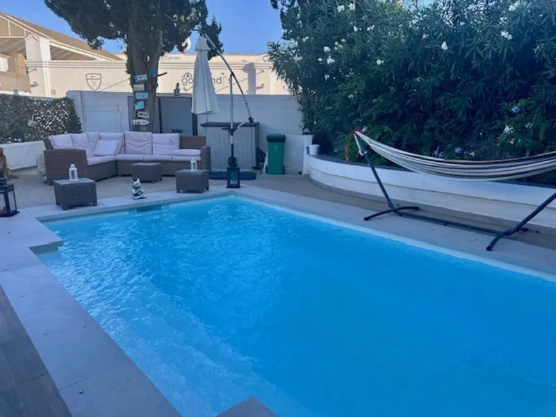 MODERN GROUND FLOOR APARTMENT - FULLY RENOVATED AND WITH PRIVATE POOL