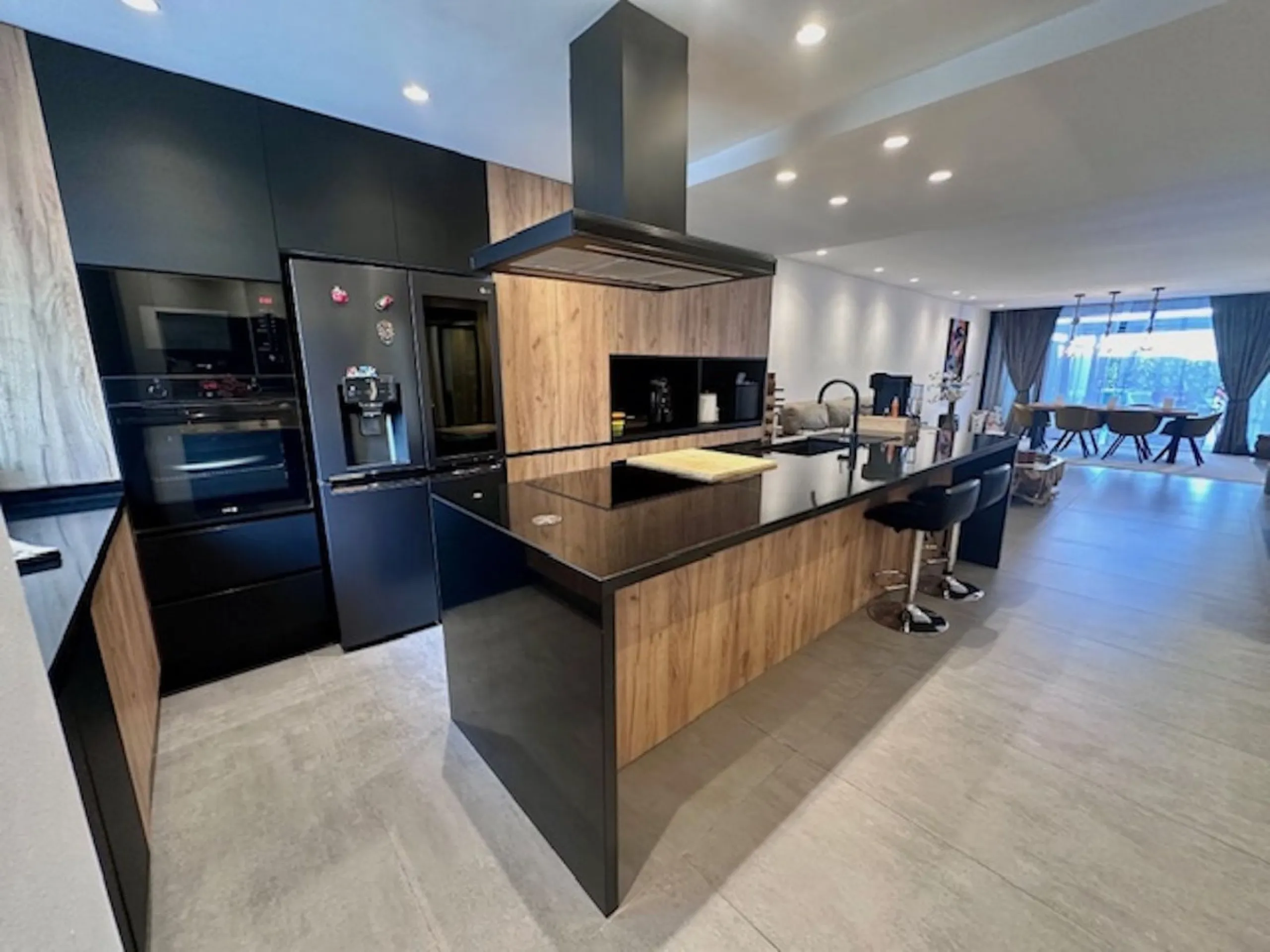 MODERN GROUND FLOOR APARTMENT - FULLY RENOVATED AND WITH PRIVATE POOL