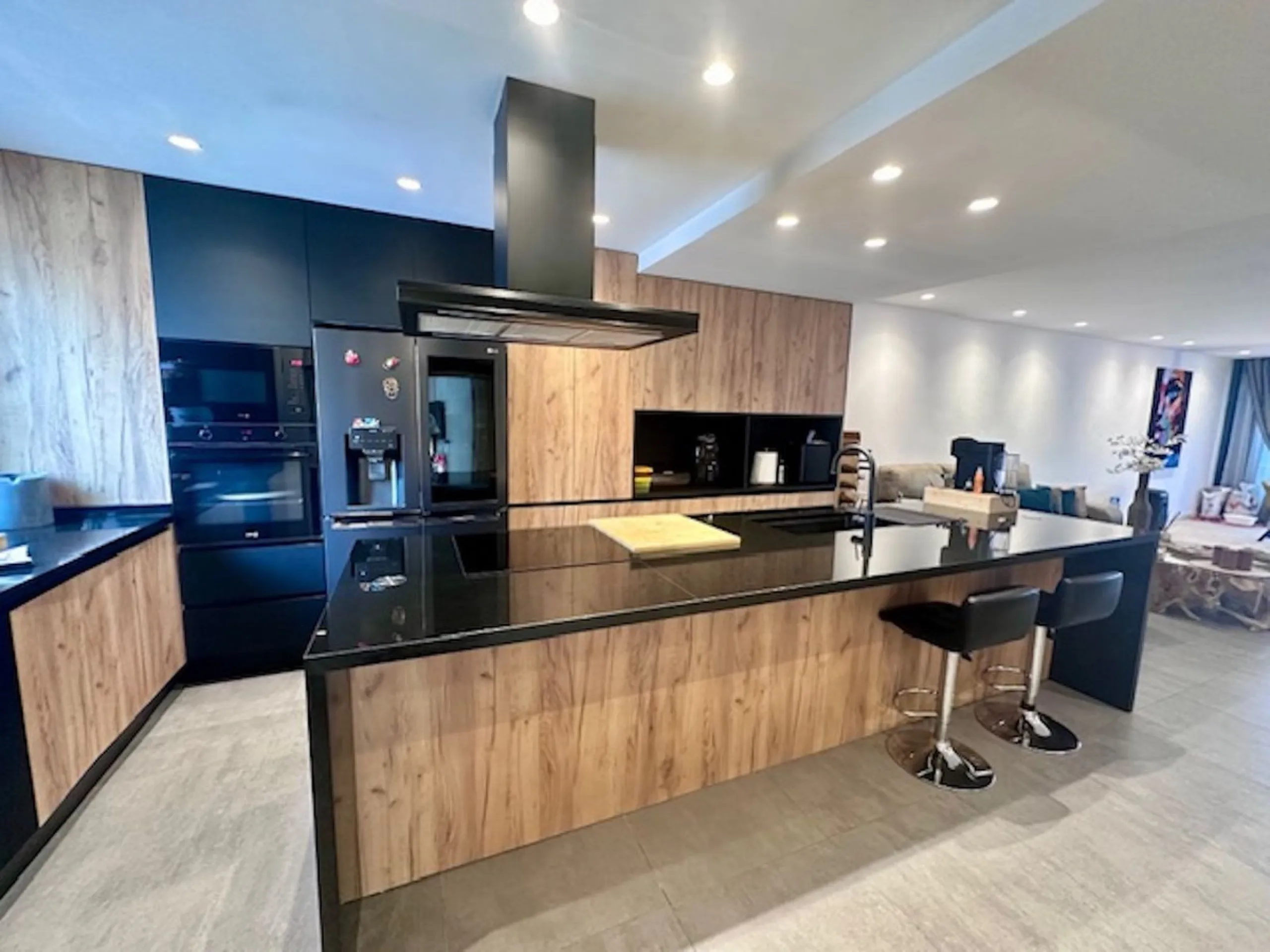 MODERN GROUND FLOOR APARTMENT - FULLY RENOVATED AND WITH PRIVATE POOL