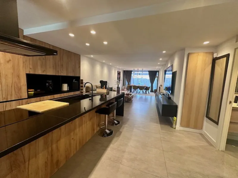 MODERN GROUND FLOOR APARTMENT - FULLY RENOVATED AND WITH PRIVATE POOL
