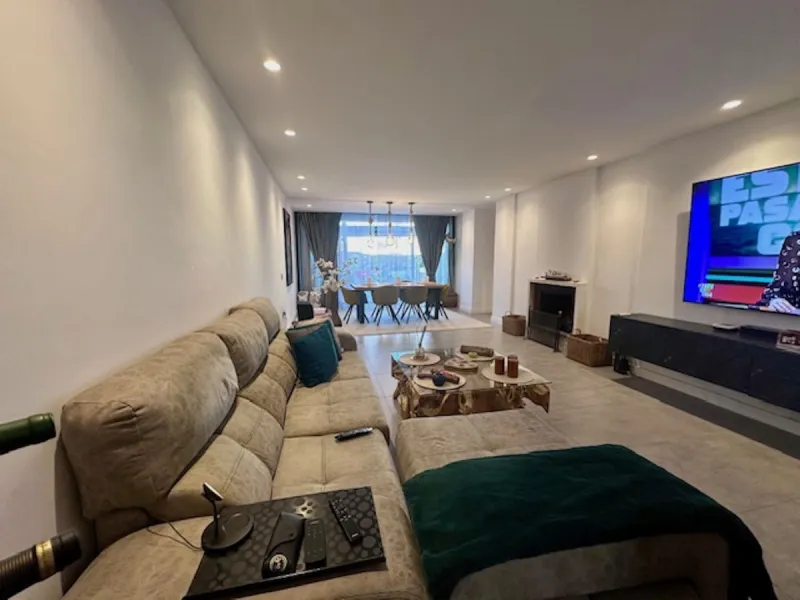 MODERN GROUND FLOOR APARTMENT - FULLY RENOVATED AND WITH PRIVATE POOL