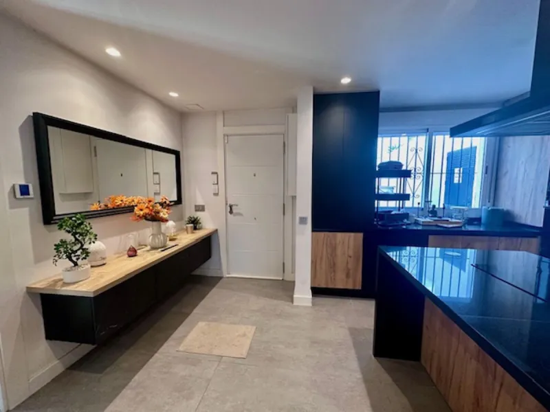 MODERN GROUND FLOOR APARTMENT - FULLY RENOVATED AND WITH PRIVATE POOL