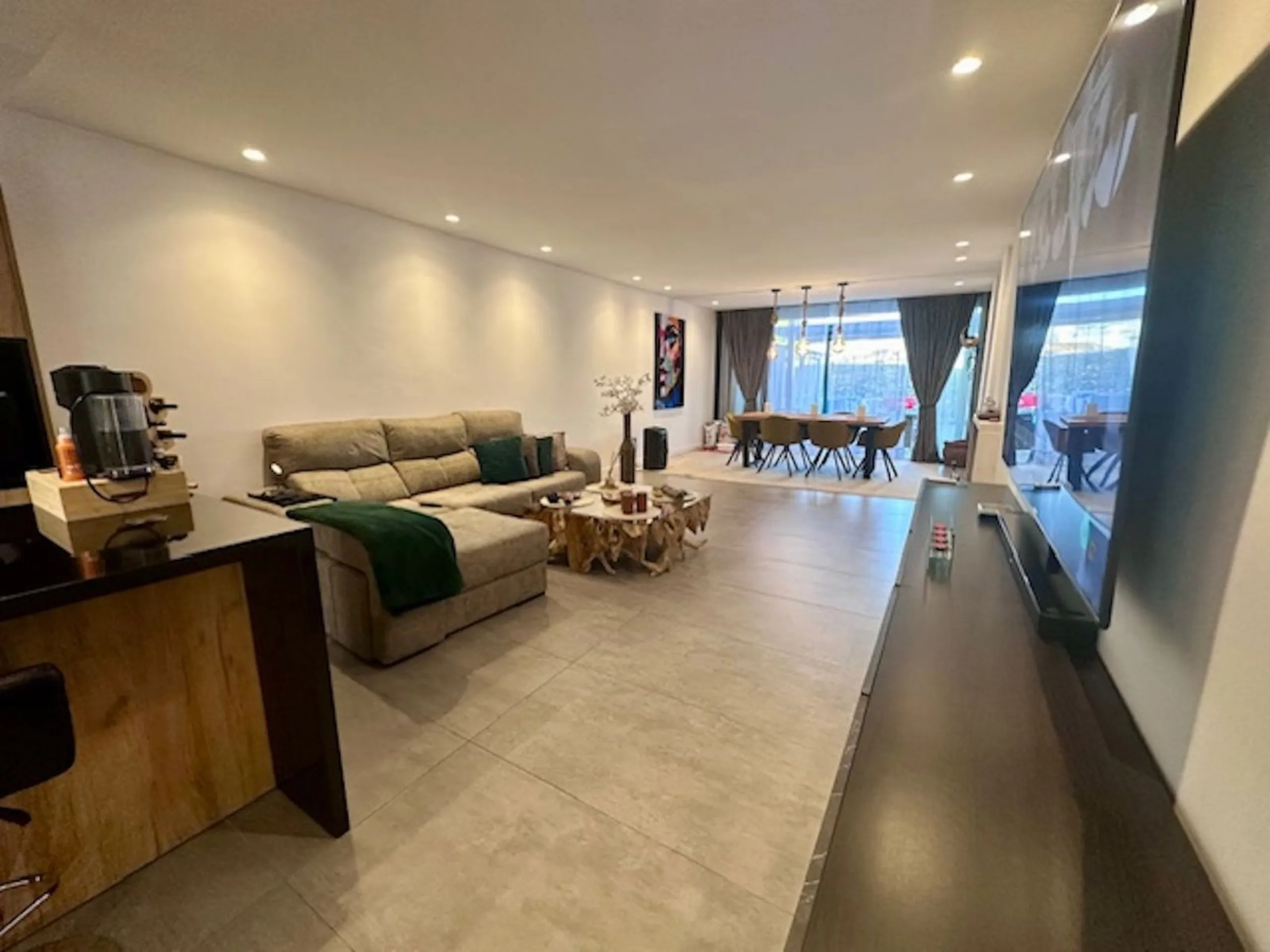 MODERN GROUND FLOOR APARTMENT - FULLY RENOVATED AND WITH PRIVATE POOL