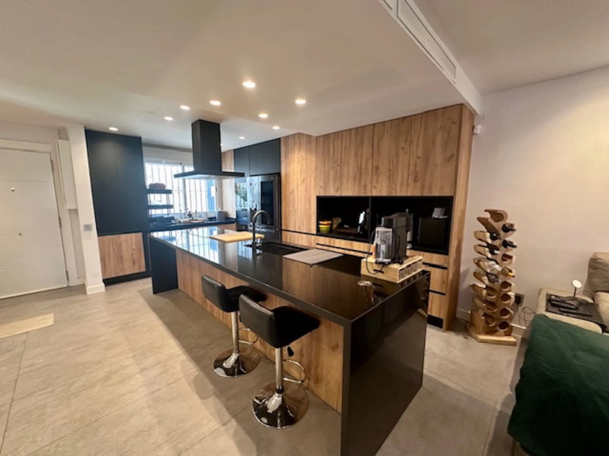 MODERN GROUND FLOOR APARTMENT - FULLY RENOVATED AND WITH PRIVATE POOL