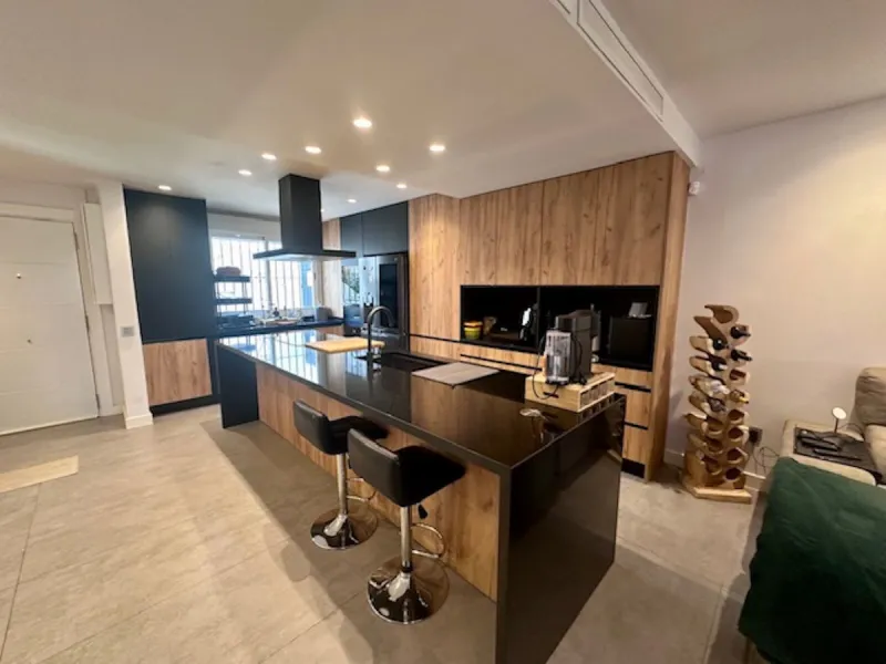 MODERN GROUND FLOOR APARTMENT - FULLY RENOVATED AND WITH PRIVATE POOL