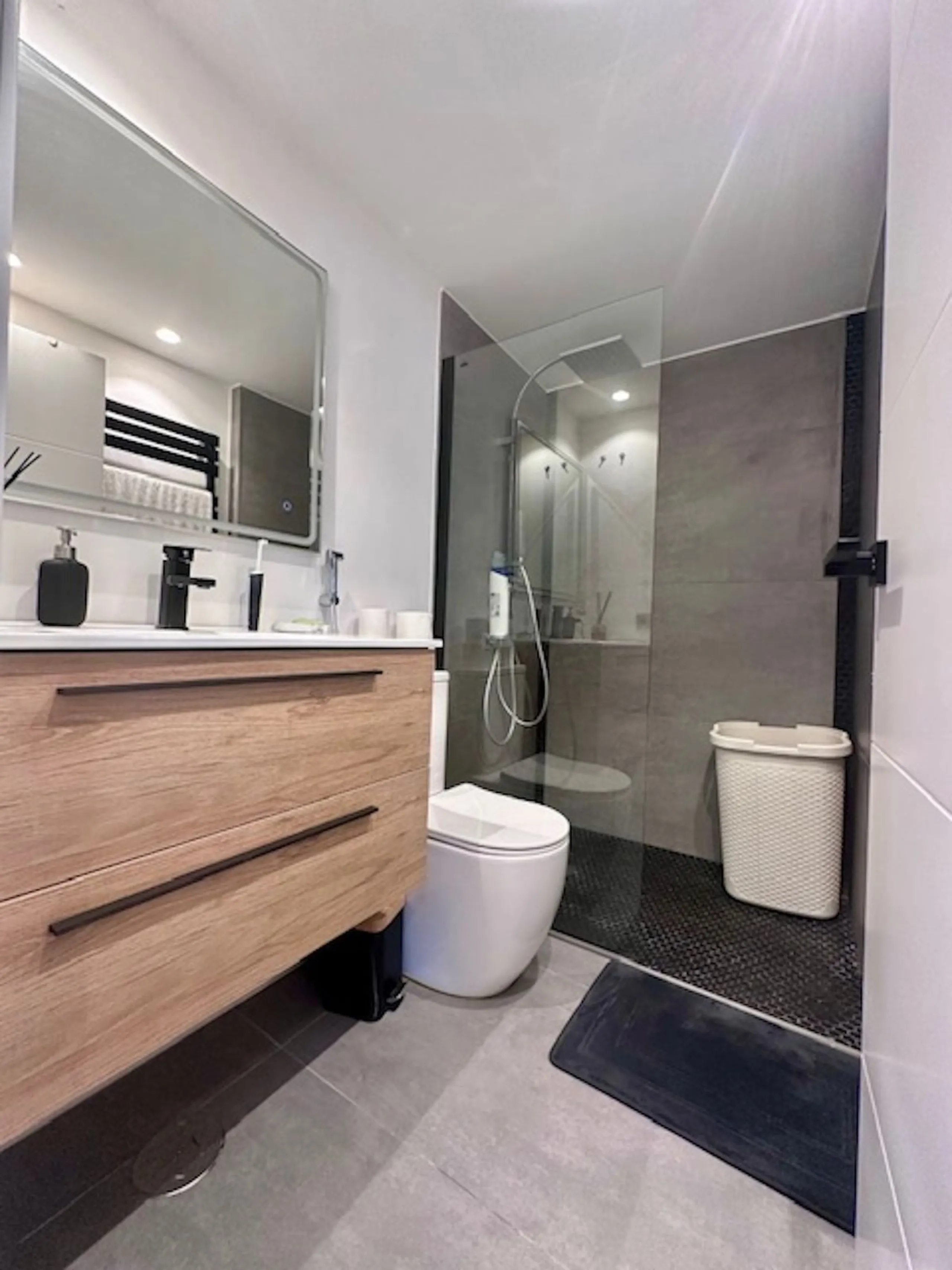 MODERN GROUND FLOOR APARTMENT - FULLY RENOVATED AND WITH PRIVATE POOL