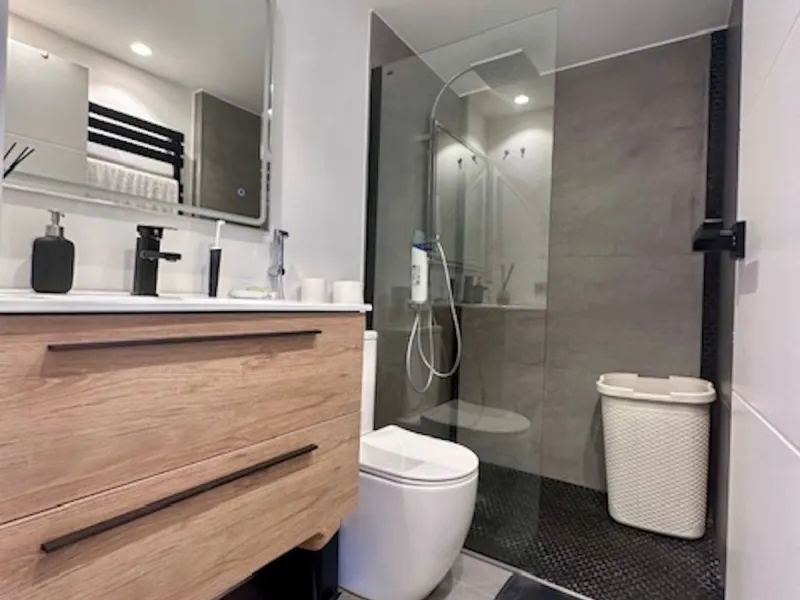 MODERN GROUND FLOOR APARTMENT - FULLY RENOVATED AND WITH PRIVATE POOL