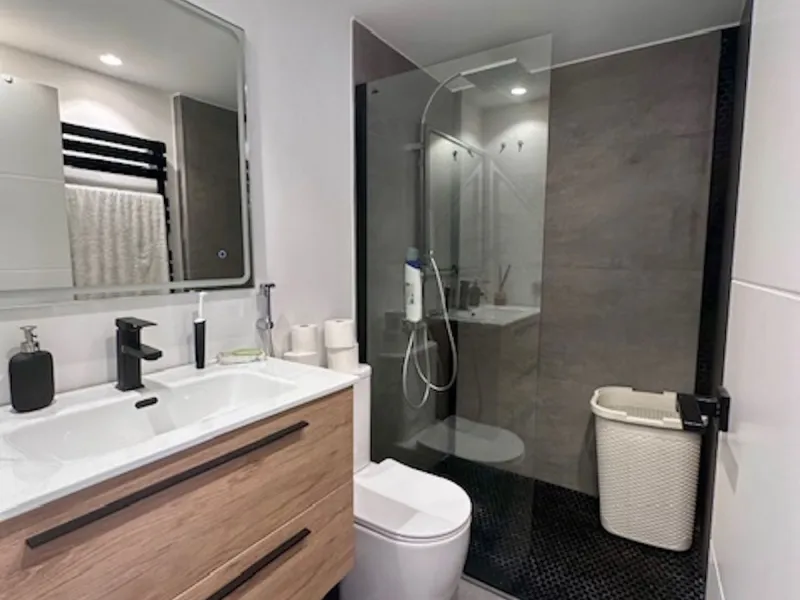 MODERN GROUND FLOOR APARTMENT - FULLY RENOVATED AND WITH PRIVATE POOL