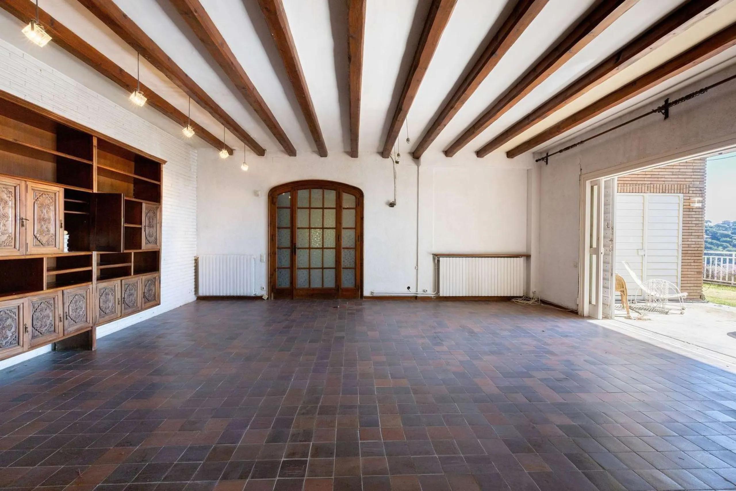 Exclusiva finca con tres viviendas, vistas al mar y gran parcela en Cabrera de Mar
