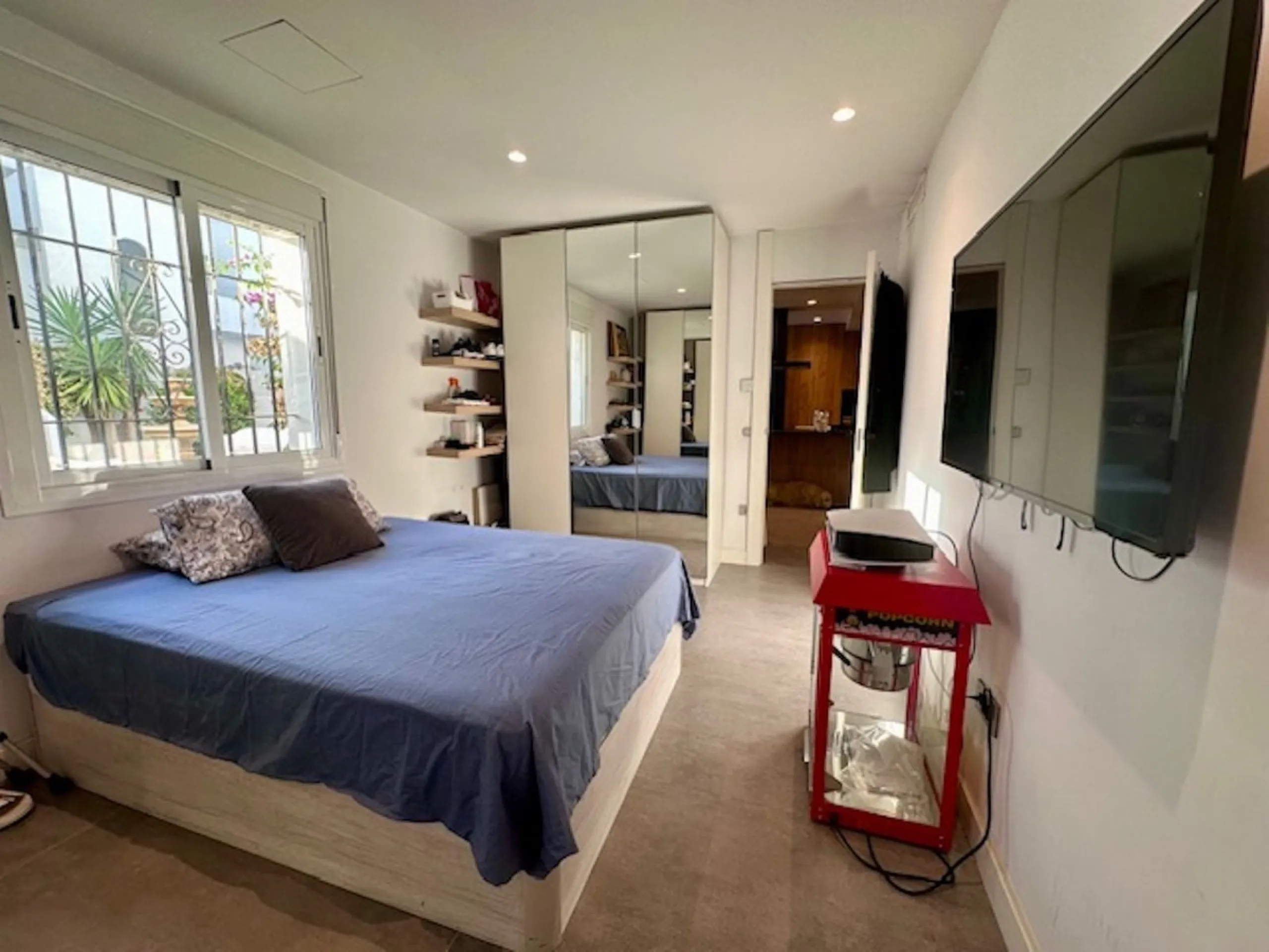 MODERN GROUND FLOOR APARTMENT - FULLY RENOVATED AND WITH PRIVATE POOL