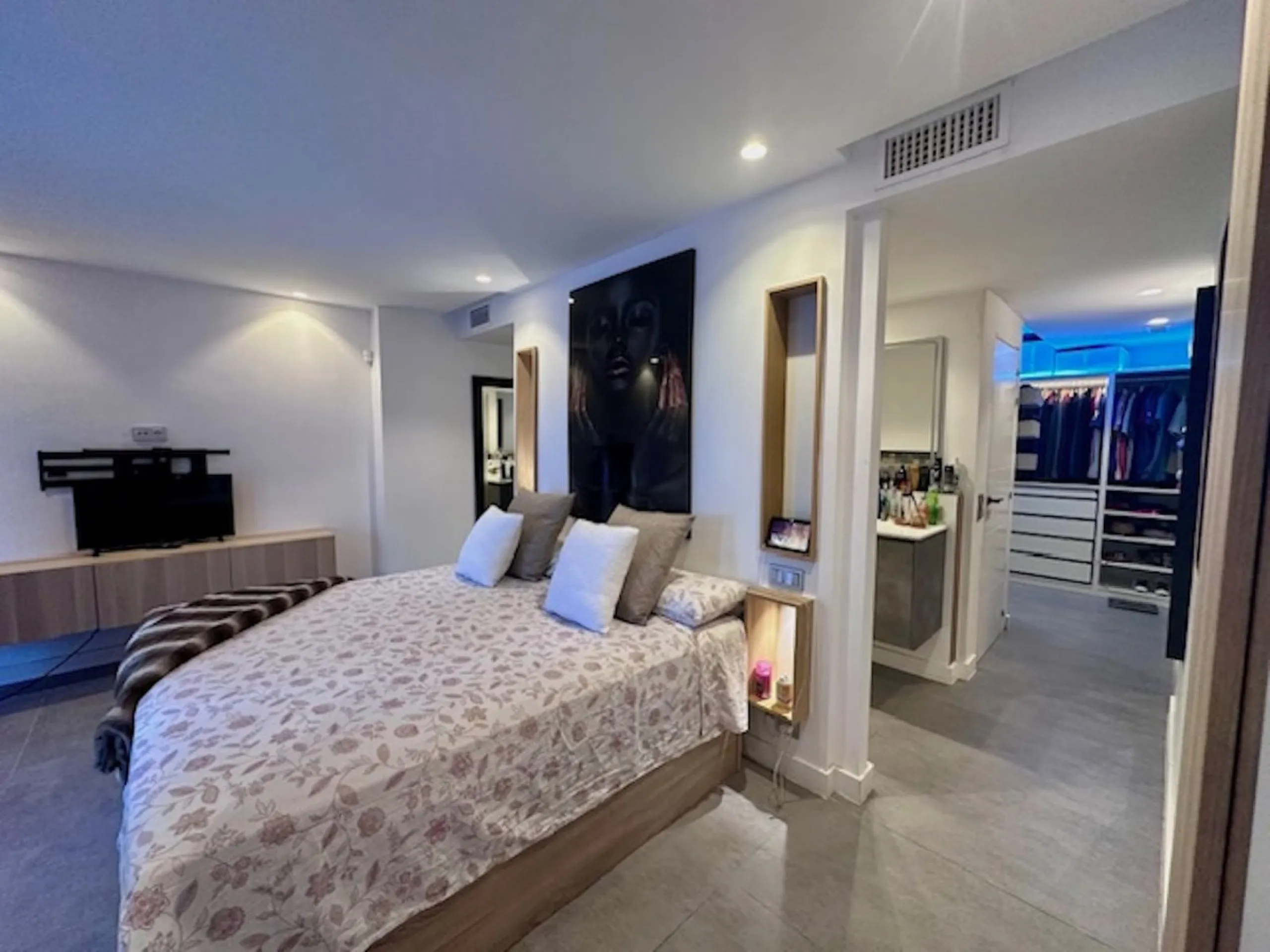 MODERN GROUND FLOOR APARTMENT - FULLY RENOVATED AND WITH PRIVATE POOL