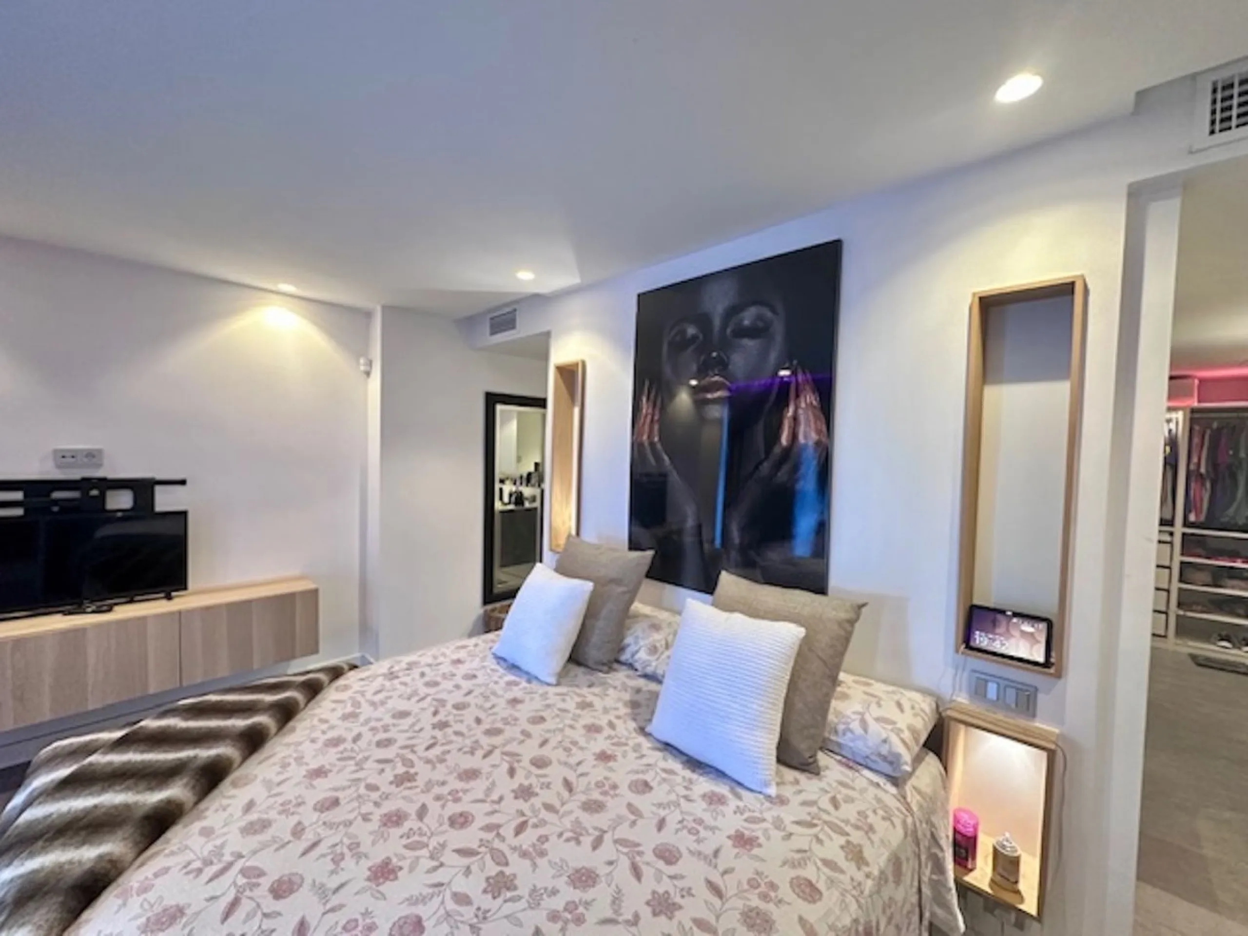MODERN GROUND FLOOR APARTMENT - FULLY RENOVATED AND WITH PRIVATE POOL