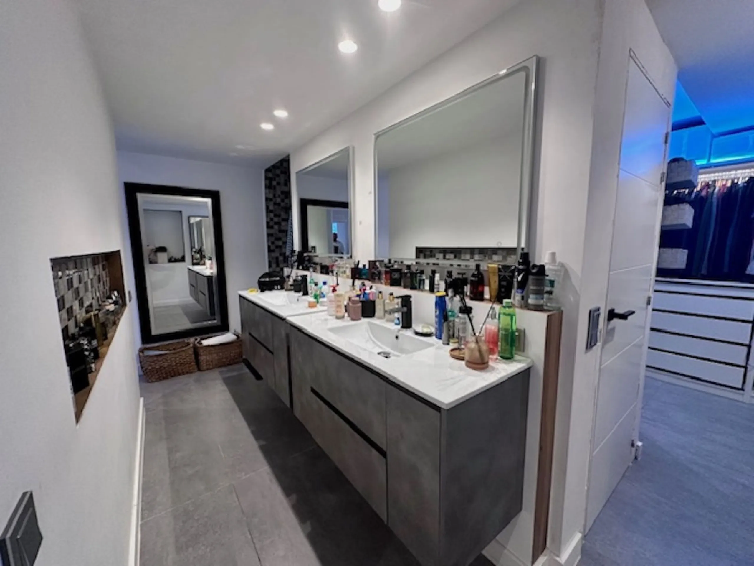 MODERN GROUND FLOOR APARTMENT - FULLY RENOVATED AND WITH PRIVATE POOL