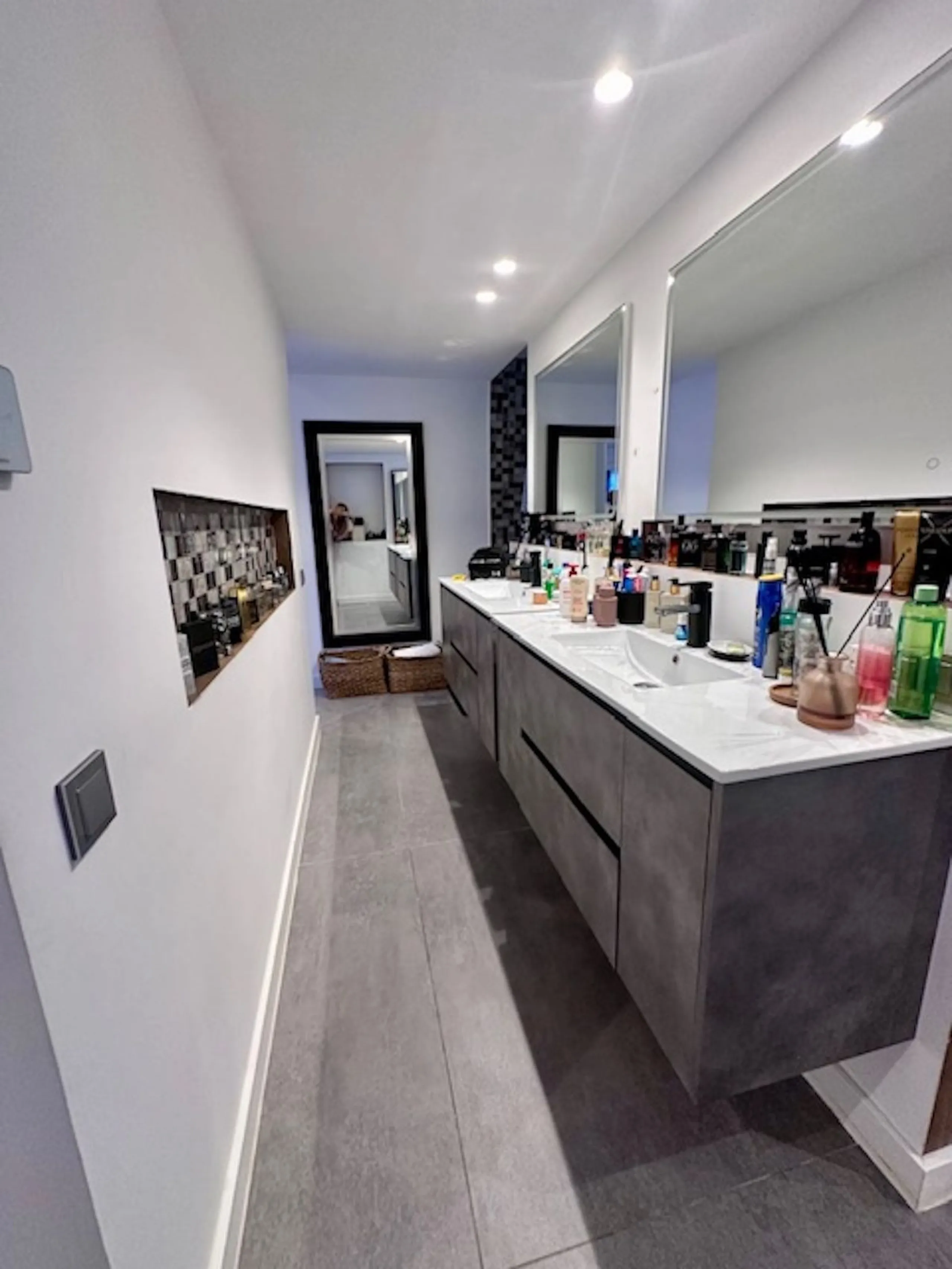 MODERN GROUND FLOOR APARTMENT - FULLY RENOVATED AND WITH PRIVATE POOL