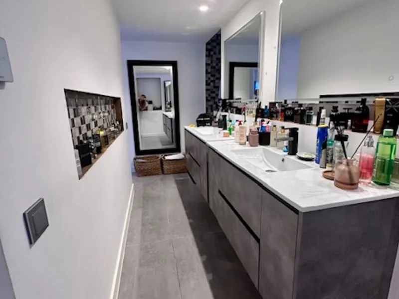 MODERN GROUND FLOOR APARTMENT - FULLY RENOVATED AND WITH PRIVATE POOL