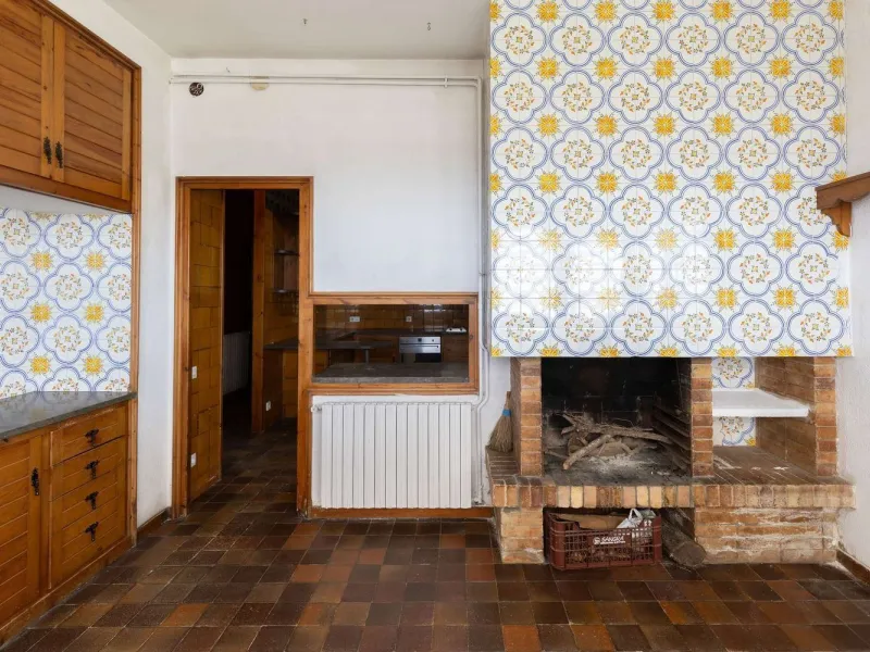 Exclusiva finca con tres viviendas, vistas al mar y gran parcela en Cabrera de Mar