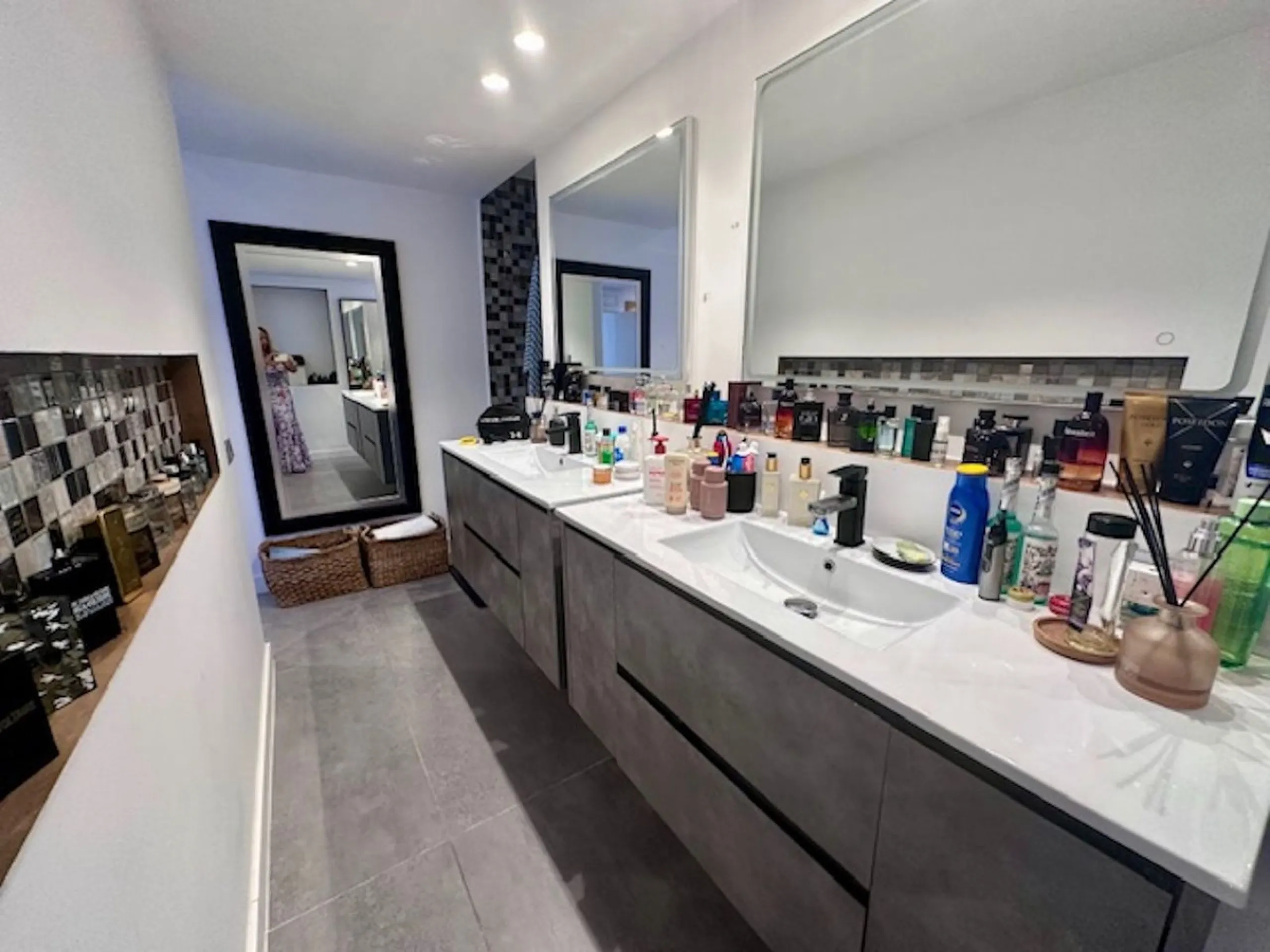 MODERN GROUND FLOOR APARTMENT - FULLY RENOVATED AND WITH PRIVATE POOL