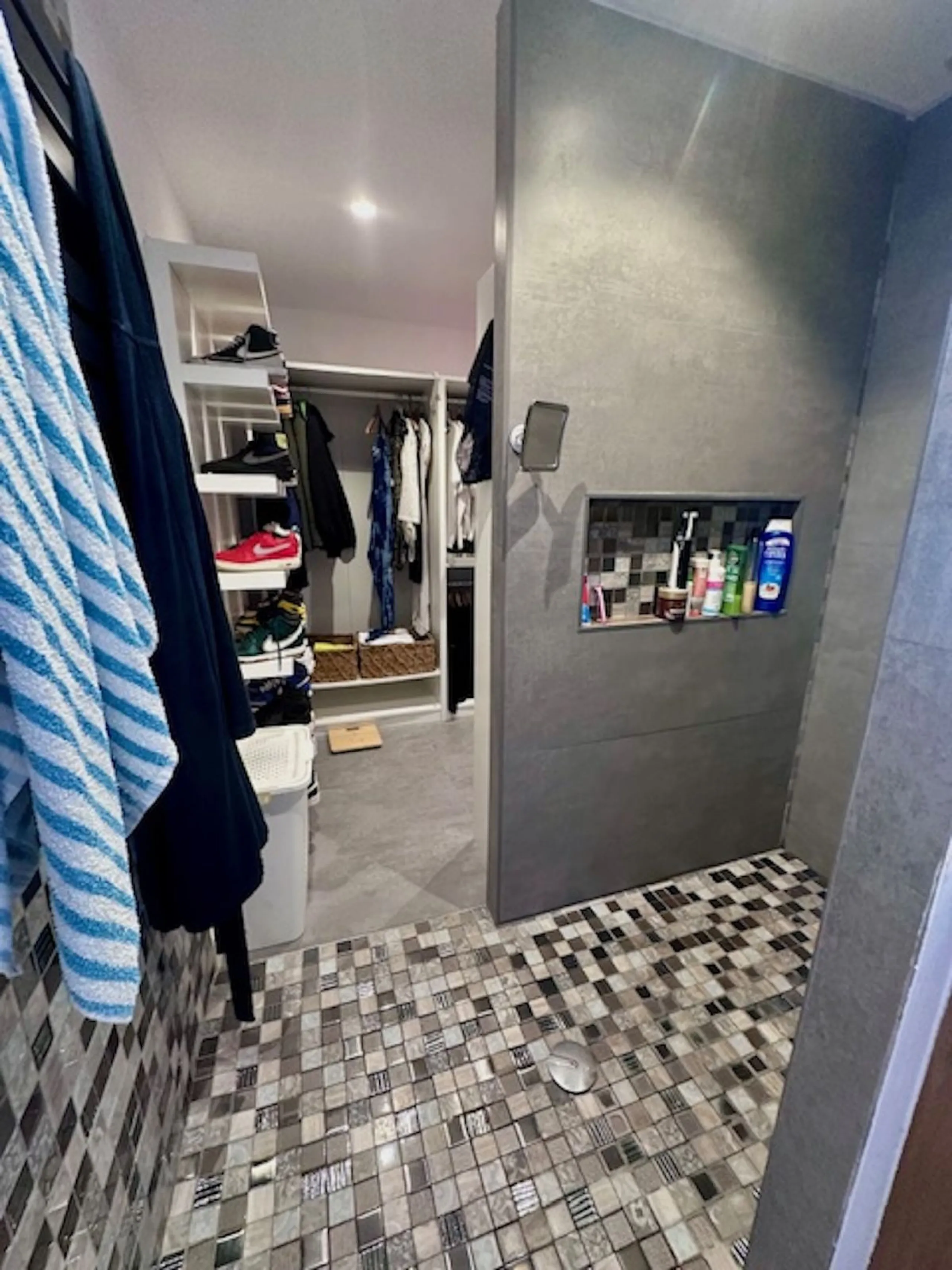 MODERN GROUND FLOOR APARTMENT - FULLY RENOVATED AND WITH PRIVATE POOL