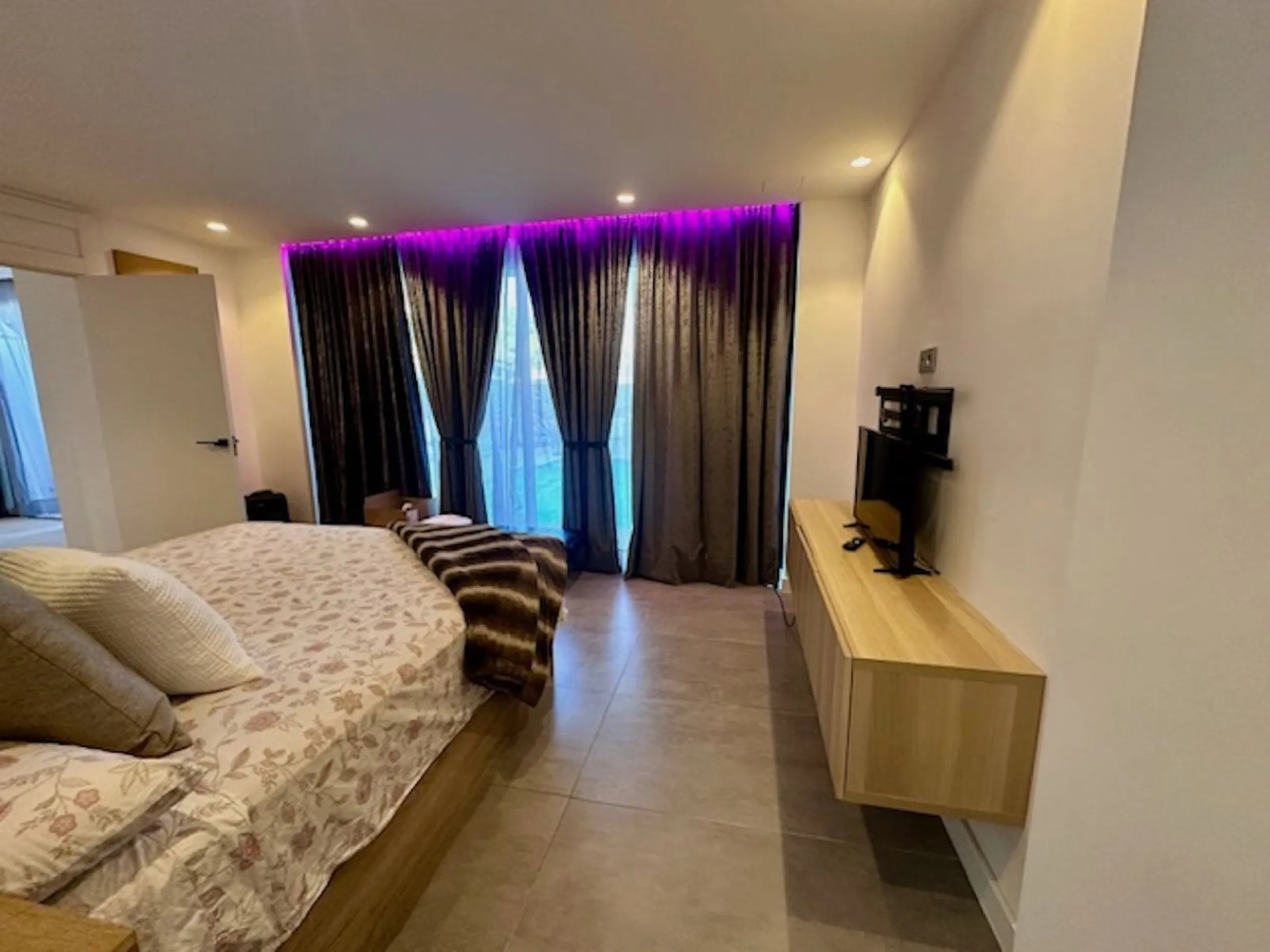 MODERN GROUND FLOOR APARTMENT - FULLY RENOVATED AND WITH PRIVATE POOL