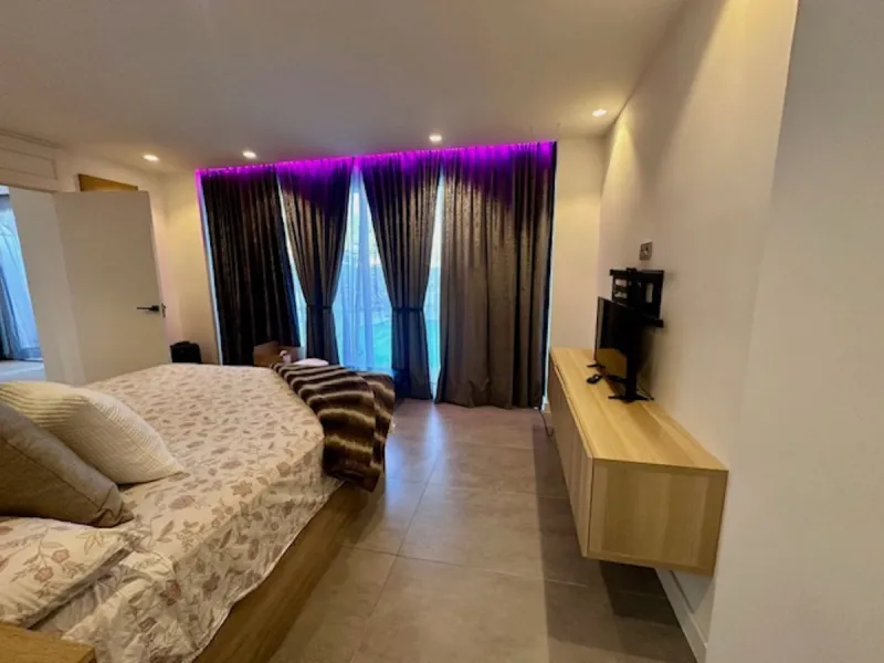 MODERN GROUND FLOOR APARTMENT - FULLY RENOVATED AND WITH PRIVATE POOL