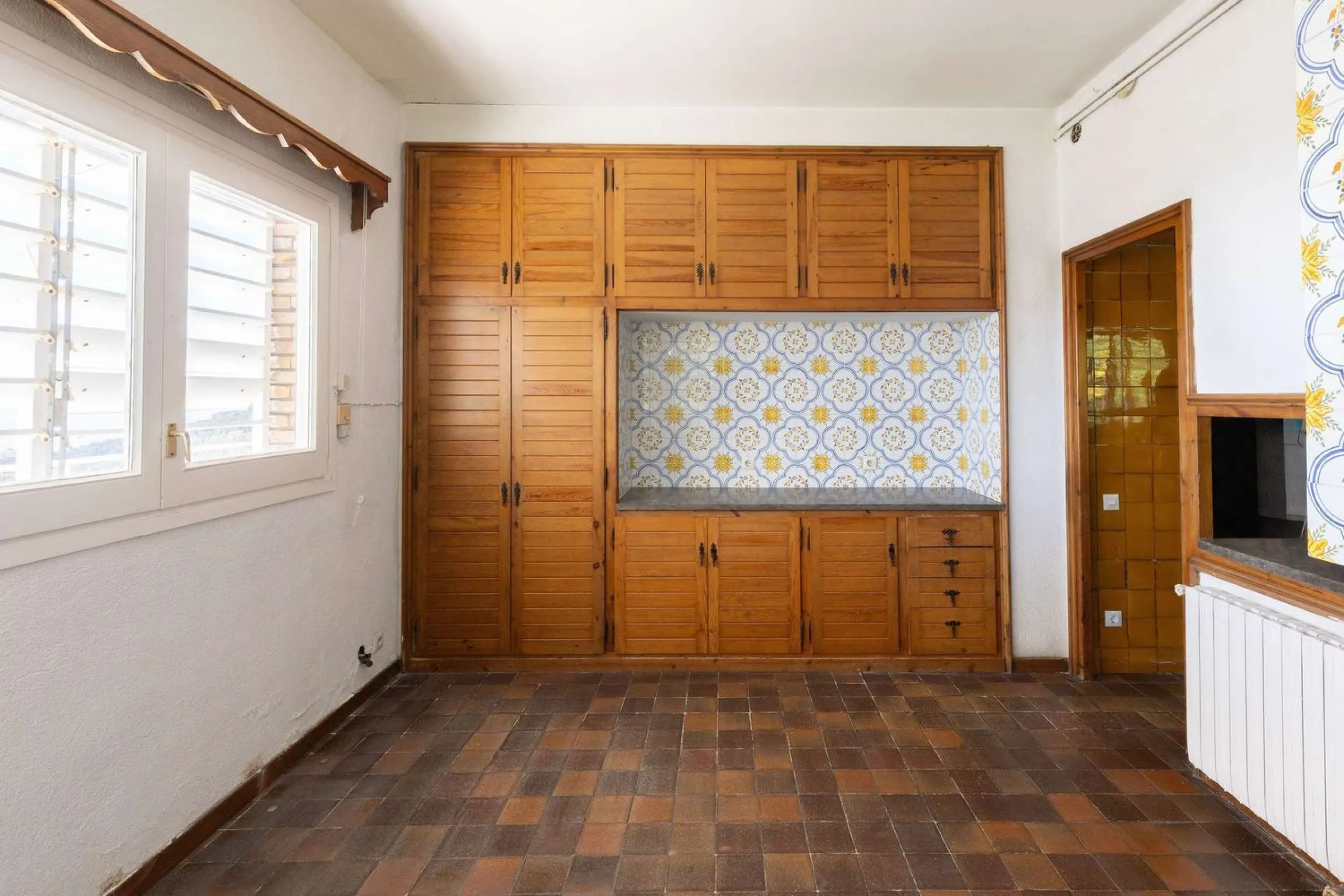 Exclusiva finca con tres viviendas, vistas al mar y gran parcela en Cabrera de Mar