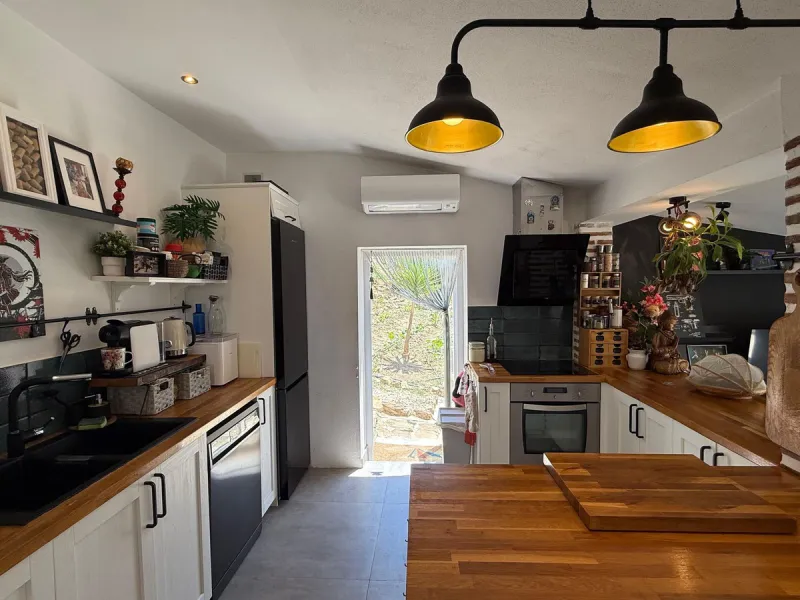SPECTACULAR ESTATE WITH THREE INDEPENDENT HOUSES AND A STUDIO ON MORE THAN 6,000 m² OF FENCED LAND