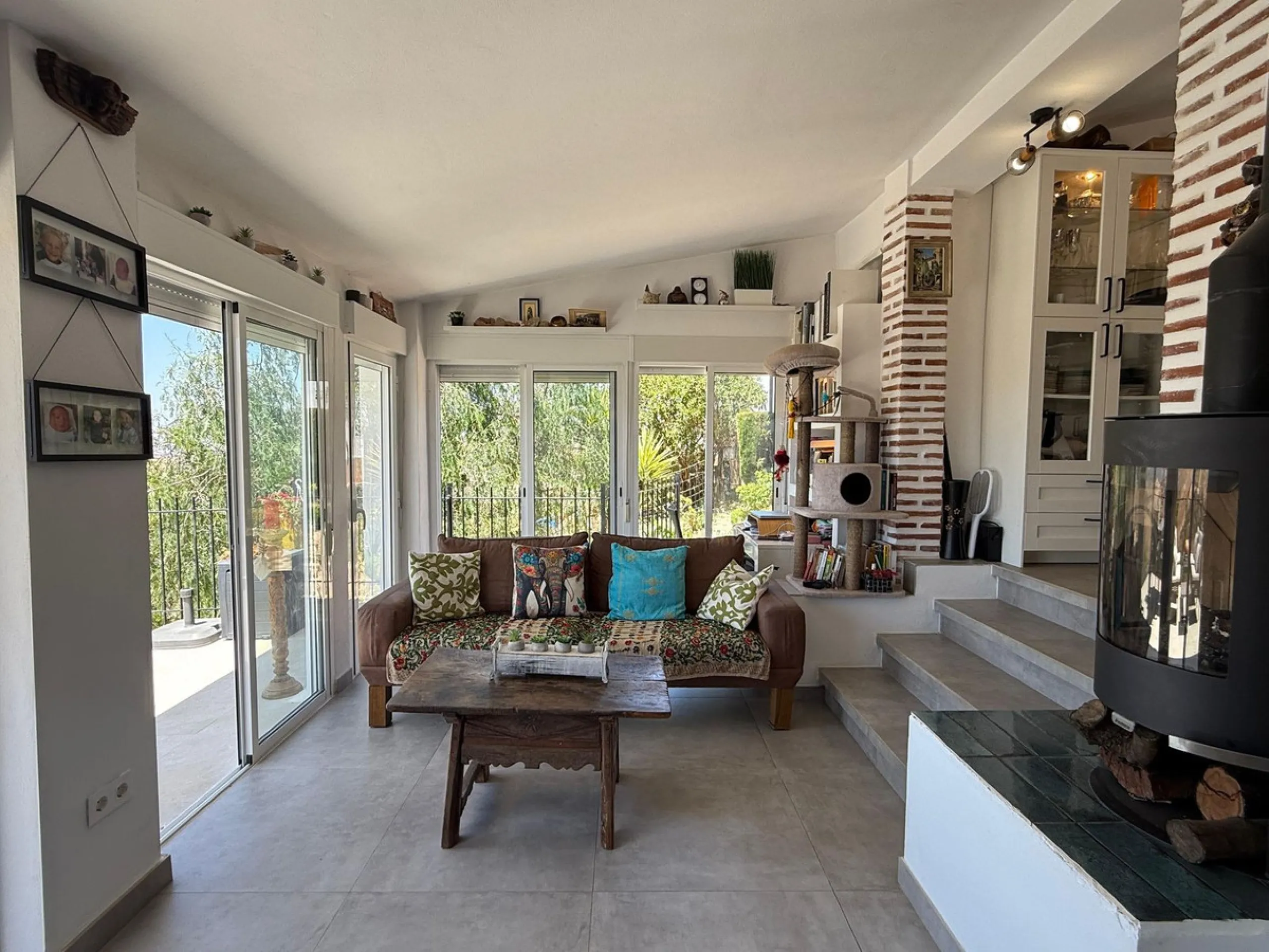 SPECTACULAR ESTATE WITH THREE INDEPENDENT HOUSES AND A STUDIO ON MORE THAN 6,000 m² OF FENCED LAND
