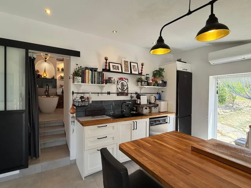 SPECTACULAR ESTATE WITH THREE INDEPENDENT HOUSES AND A STUDIO ON MORE THAN 6,000 m² OF FENCED LAND