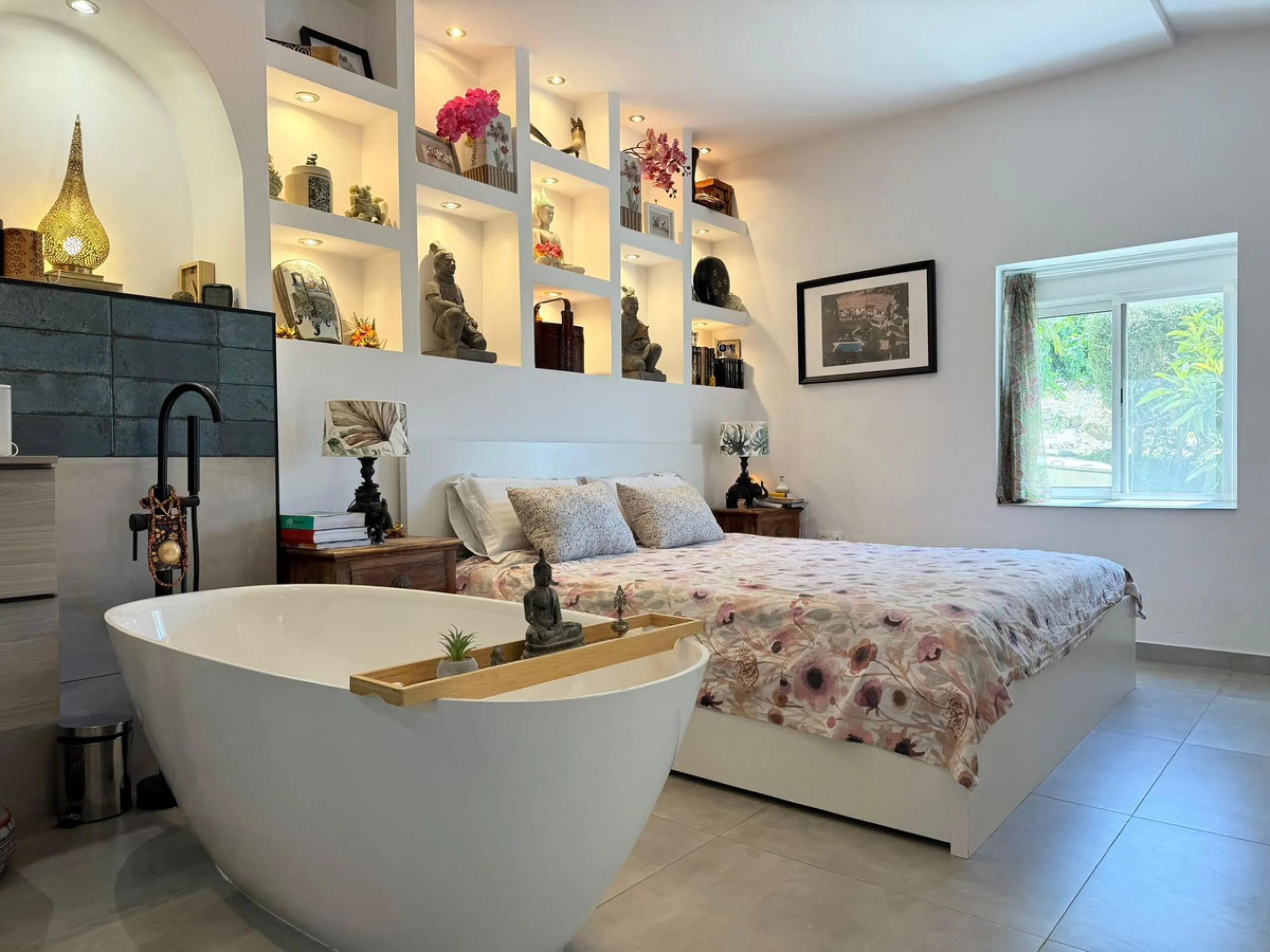 SPECTACULAR ESTATE WITH THREE INDEPENDENT HOUSES AND A STUDIO ON MORE THAN 6,000 m² OF FENCED LAND