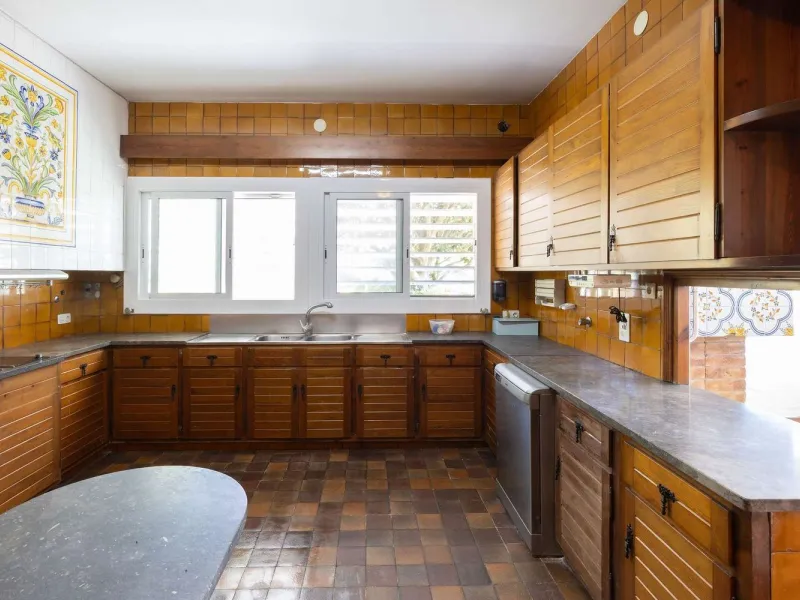 Exclusiva finca con tres viviendas, vistas al mar y gran parcela en Cabrera de Mar