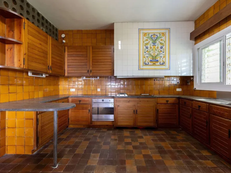 Exclusiva finca con tres viviendas, vistas al mar y gran parcela en Cabrera de Mar