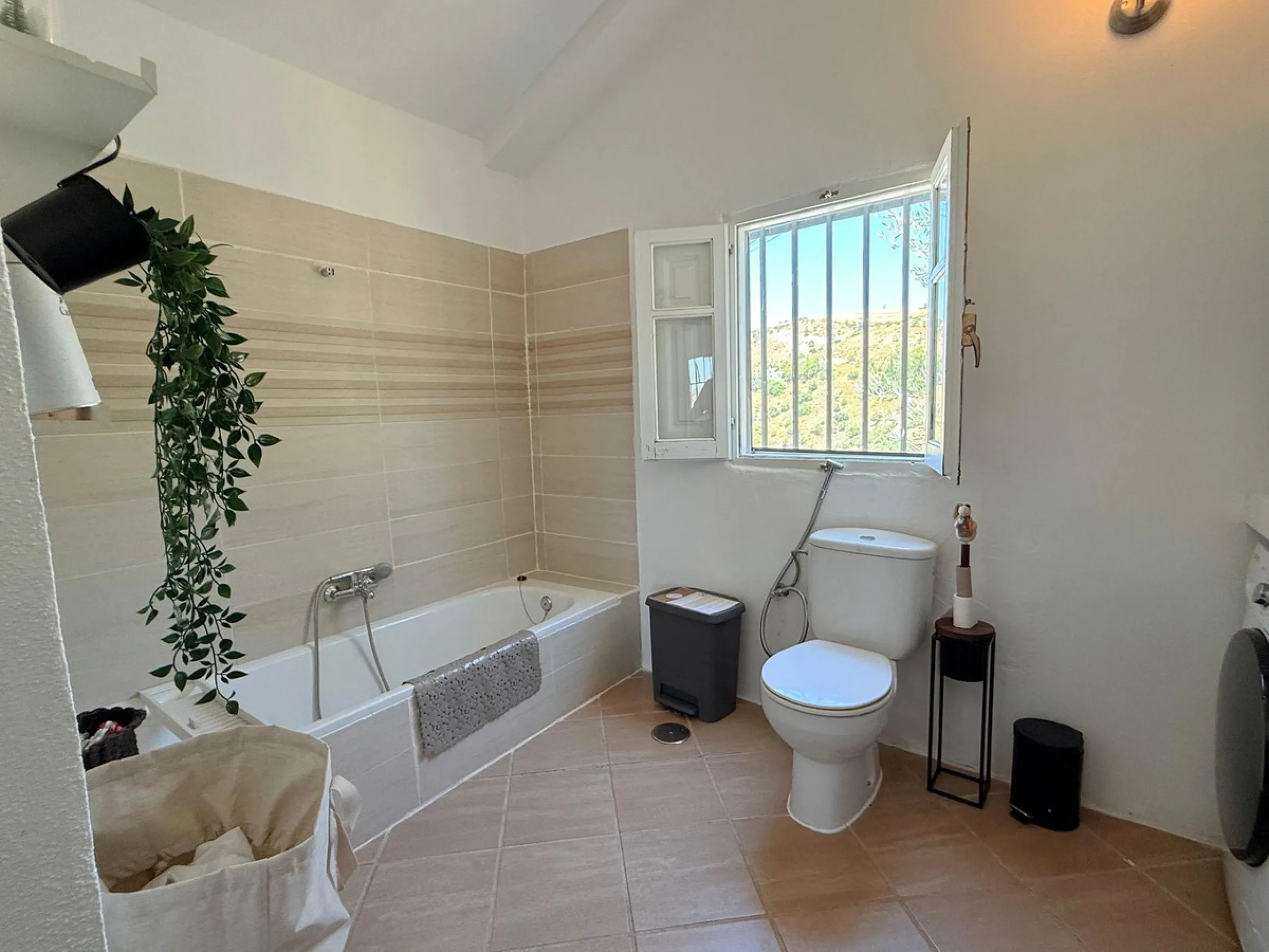 SPECTACULAR ESTATE WITH THREE INDEPENDENT HOUSES AND A STUDIO ON MORE THAN 6,000 m² OF FENCED LAND
