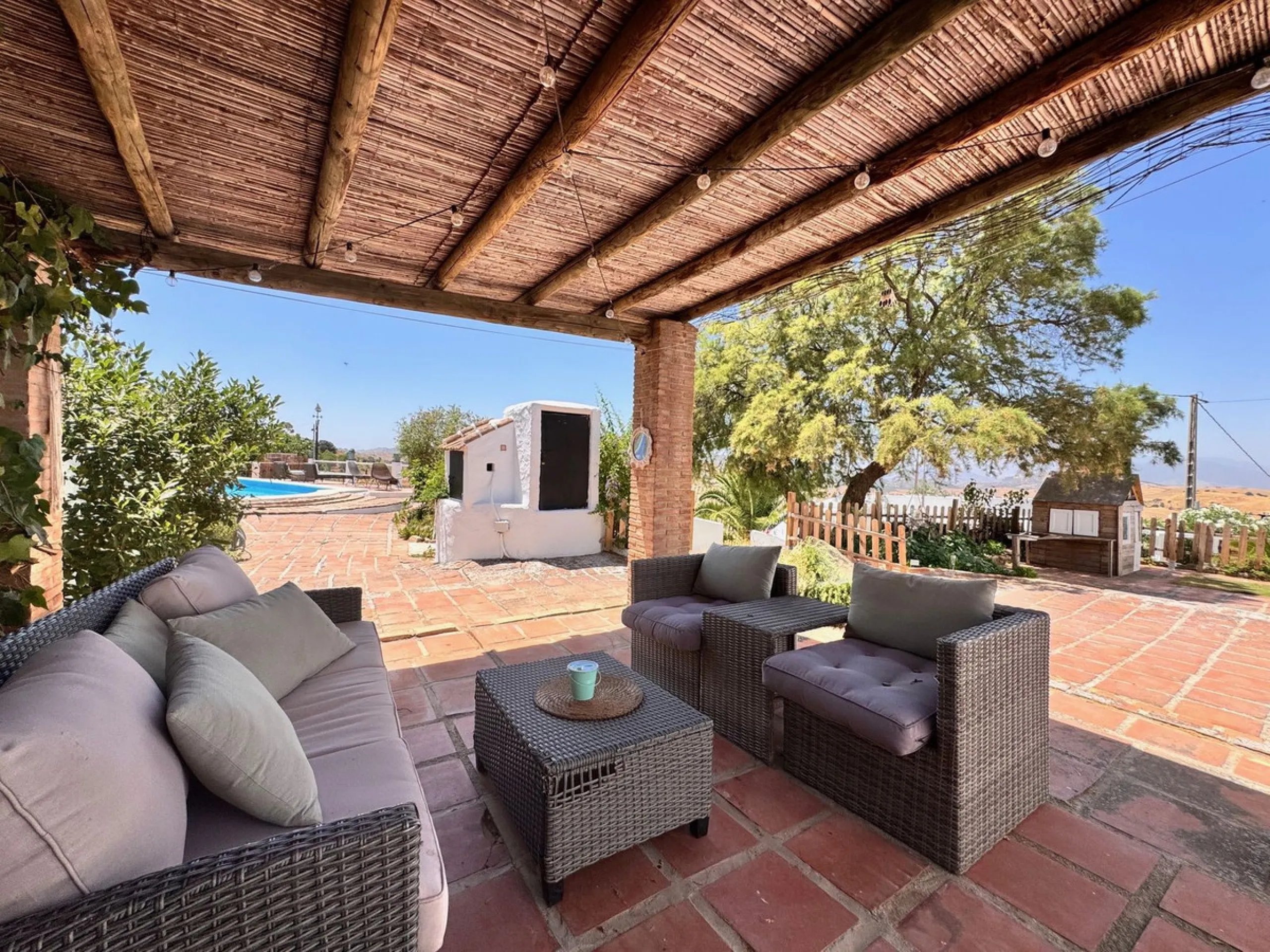 SPECTACULAR ESTATE WITH THREE INDEPENDENT HOUSES AND A STUDIO ON MORE THAN 6,000 m² OF FENCED LAND