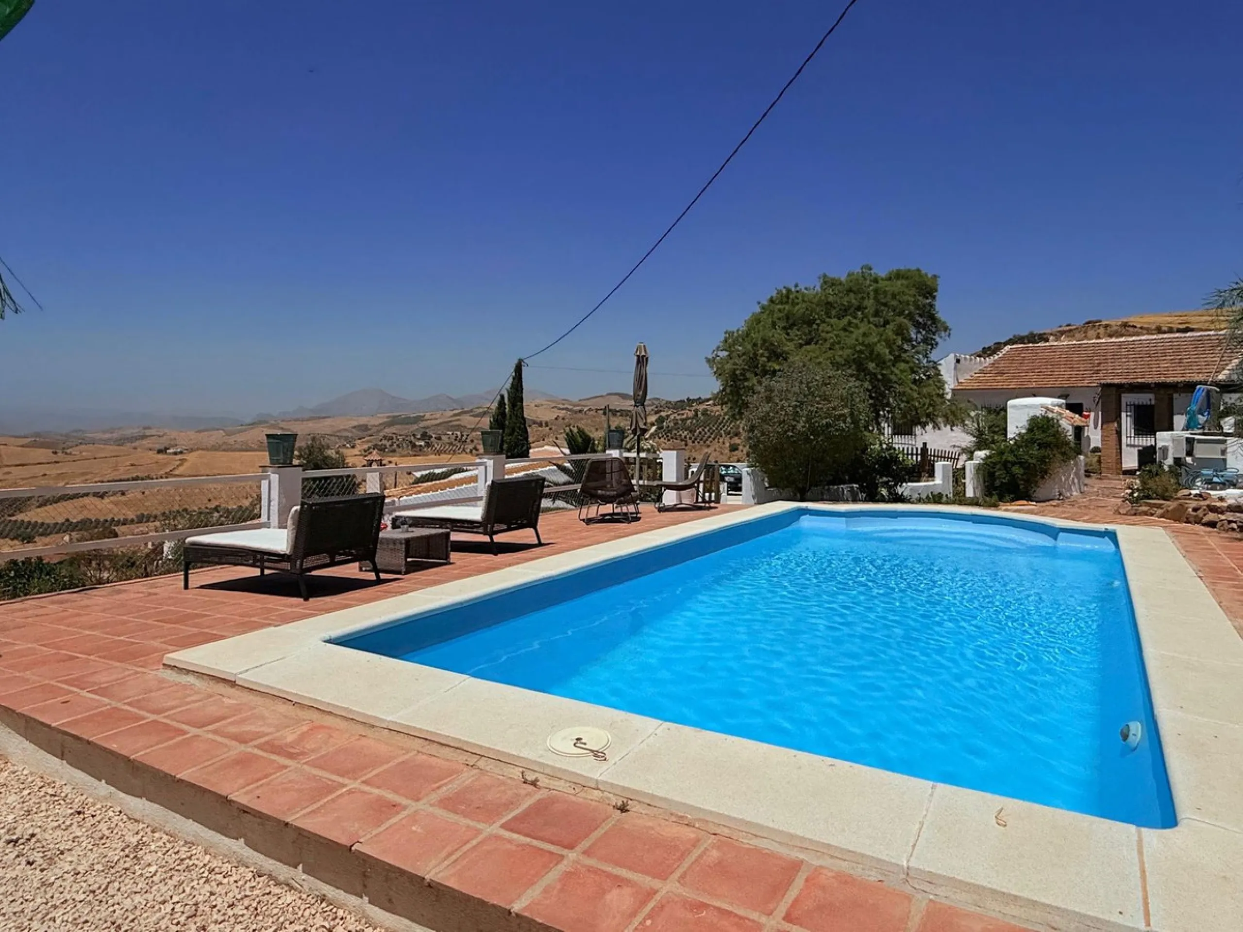 SPECTACULAR ESTATE WITH THREE INDEPENDENT HOUSES AND A STUDIO ON MORE THAN 6,000 m² OF FENCED LAND