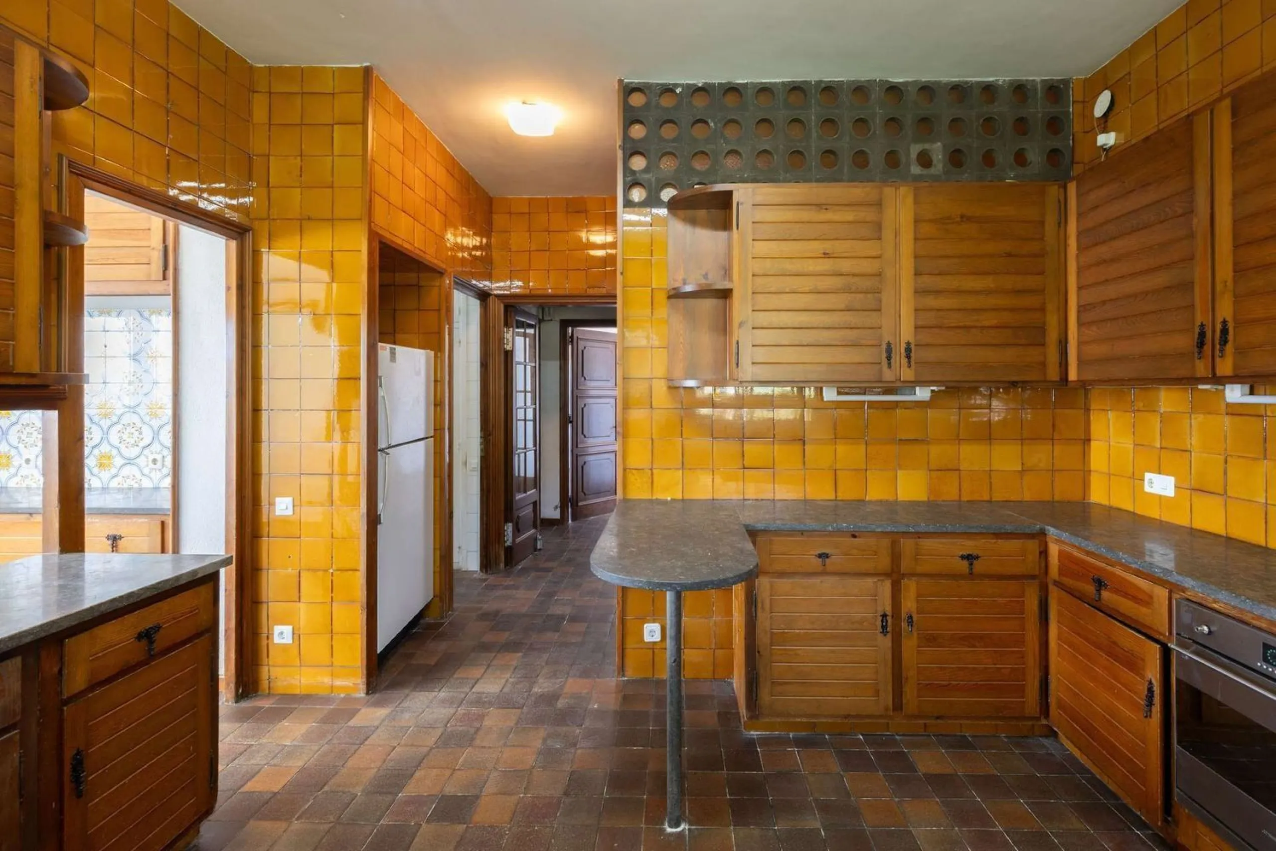 Exclusiva finca con tres viviendas, vistas al mar y gran parcela en Cabrera de Mar