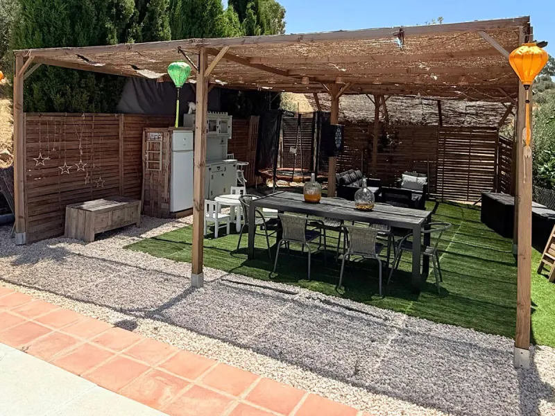 SPECTACULAR ESTATE WITH THREE INDEPENDENT HOUSES AND A STUDIO ON MORE THAN 6,000 m² OF FENCED LAND