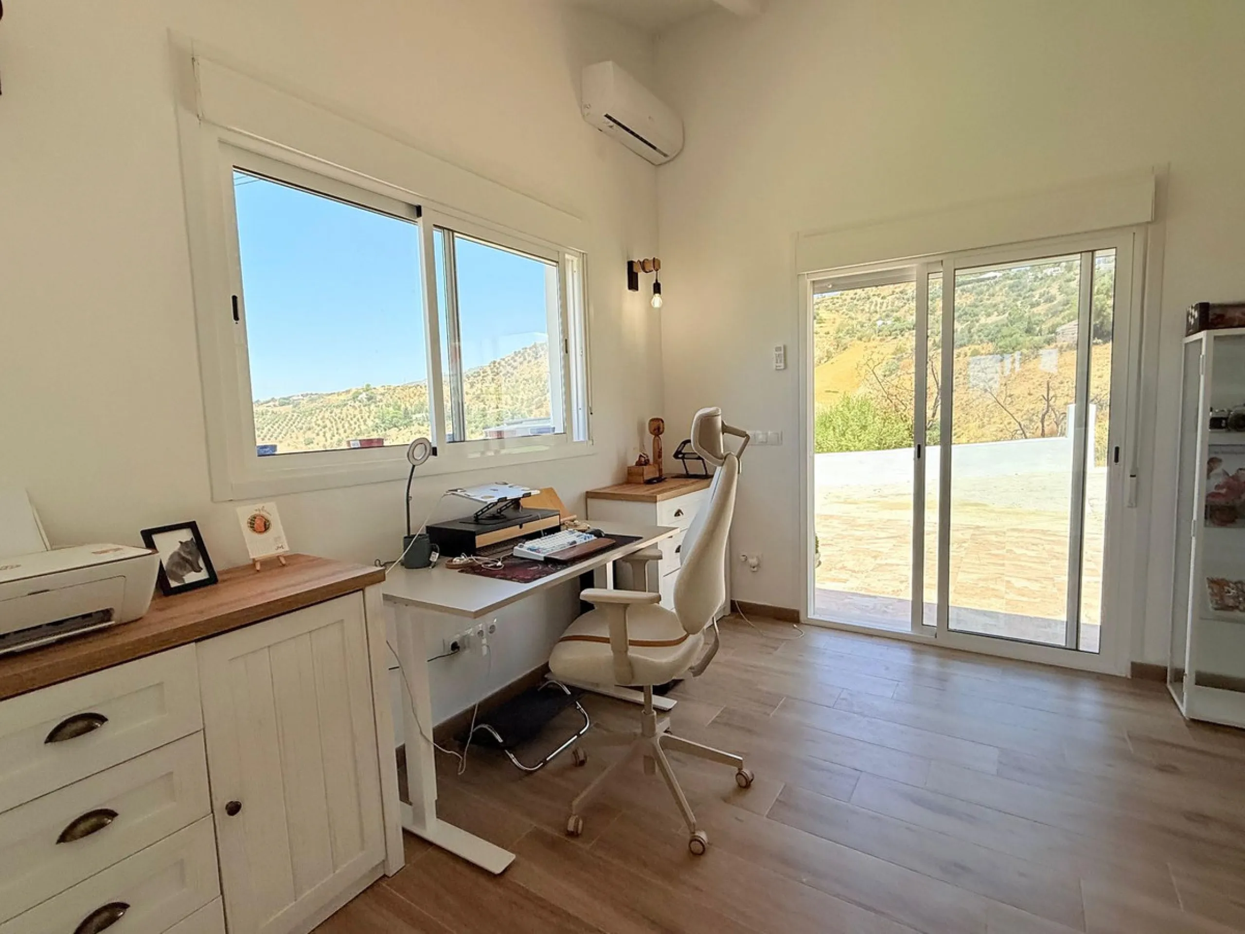 SPECTACULAR ESTATE WITH THREE INDEPENDENT HOUSES AND A STUDIO ON MORE THAN 6,000 m² OF FENCED LAND