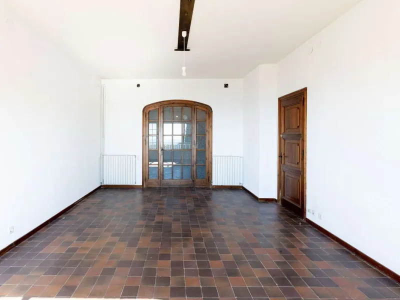 Exclusiva finca con tres viviendas, vistas al mar y gran parcela en Cabrera de Mar