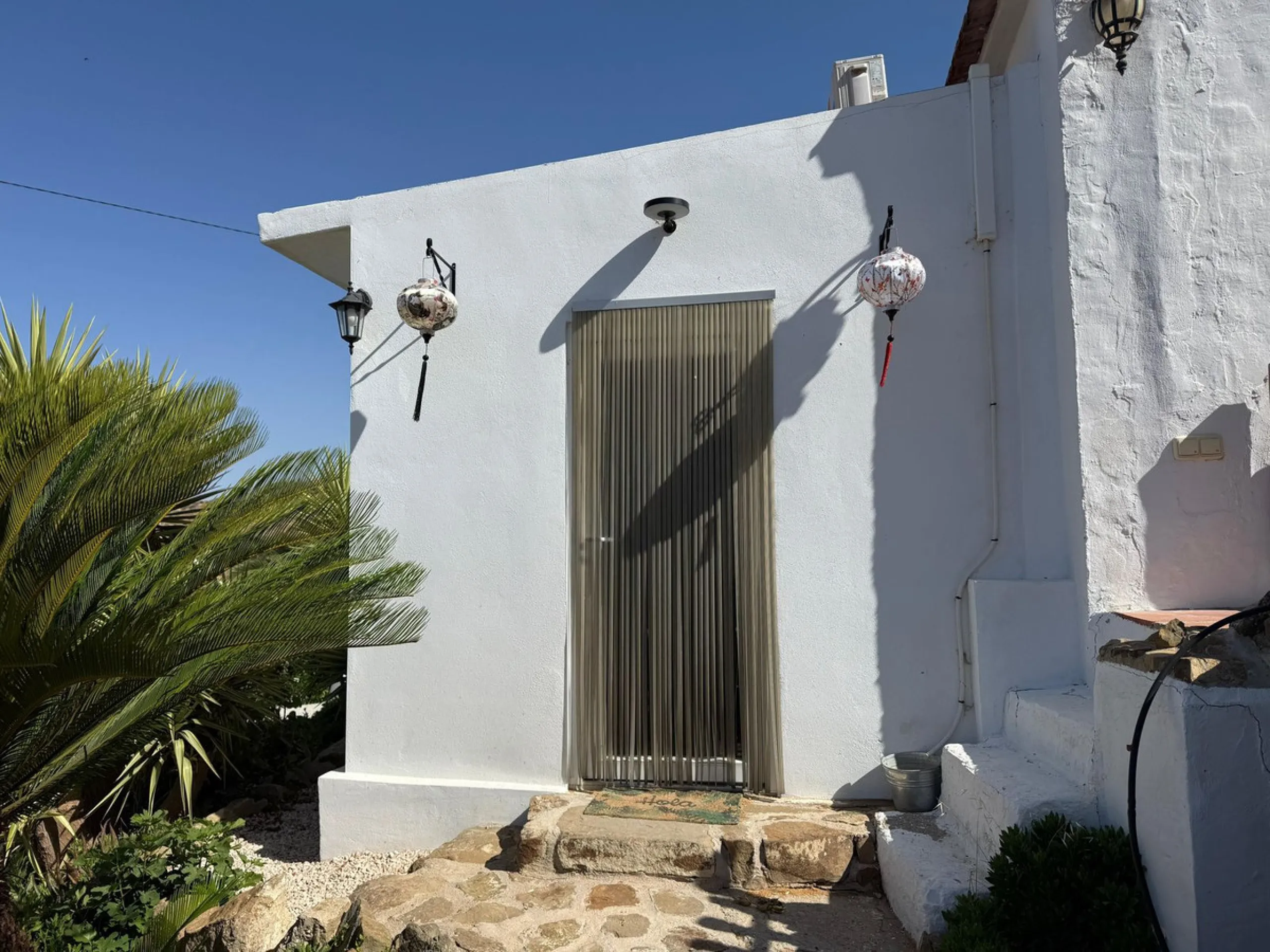SPECTACULAR ESTATE WITH THREE INDEPENDENT HOUSES AND A STUDIO ON MORE THAN 6,000 m² OF FENCED LAND