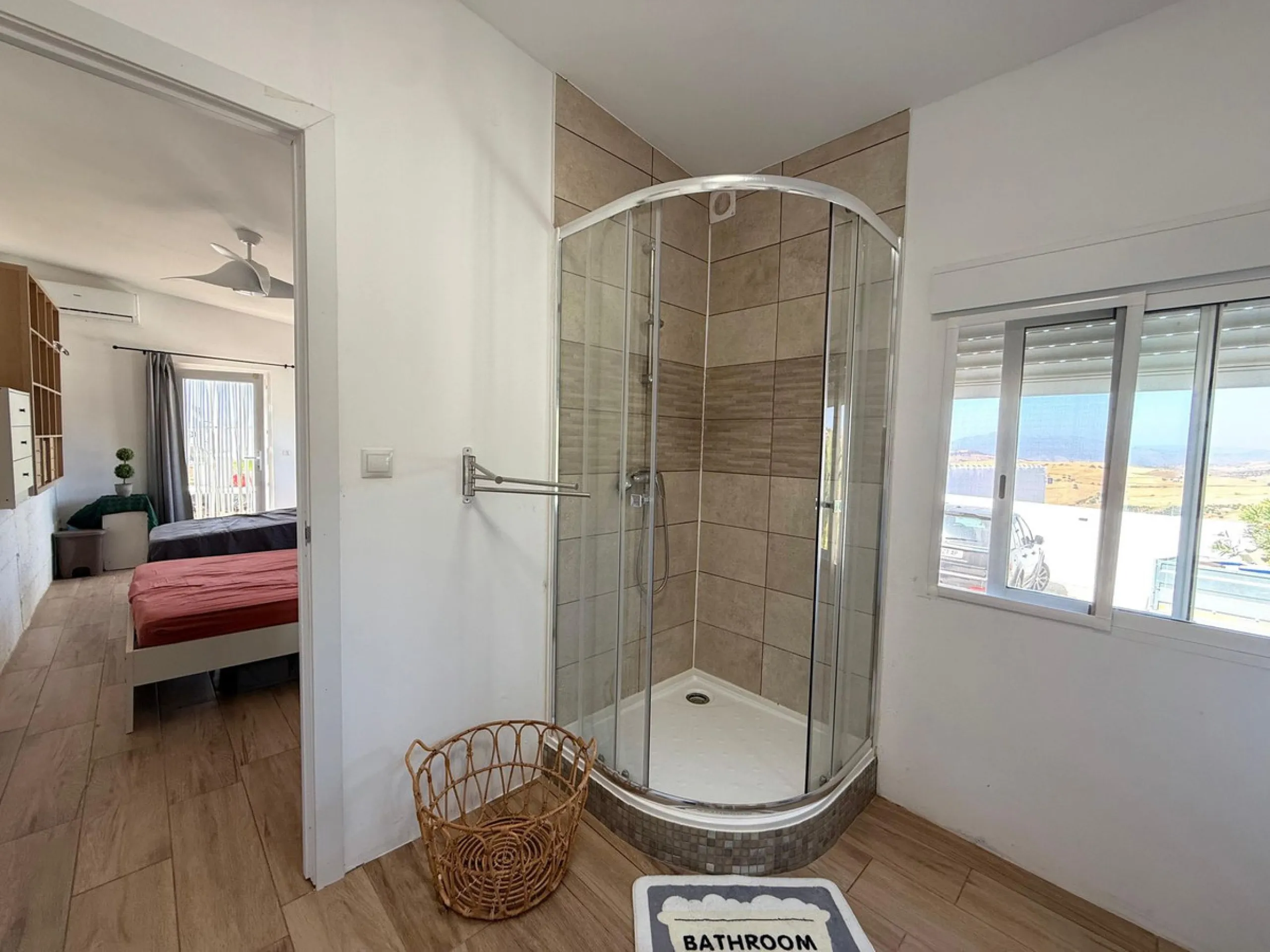 SPECTACULAR ESTATE WITH THREE INDEPENDENT HOUSES AND A STUDIO ON MORE THAN 6,000 m² OF FENCED LAND
