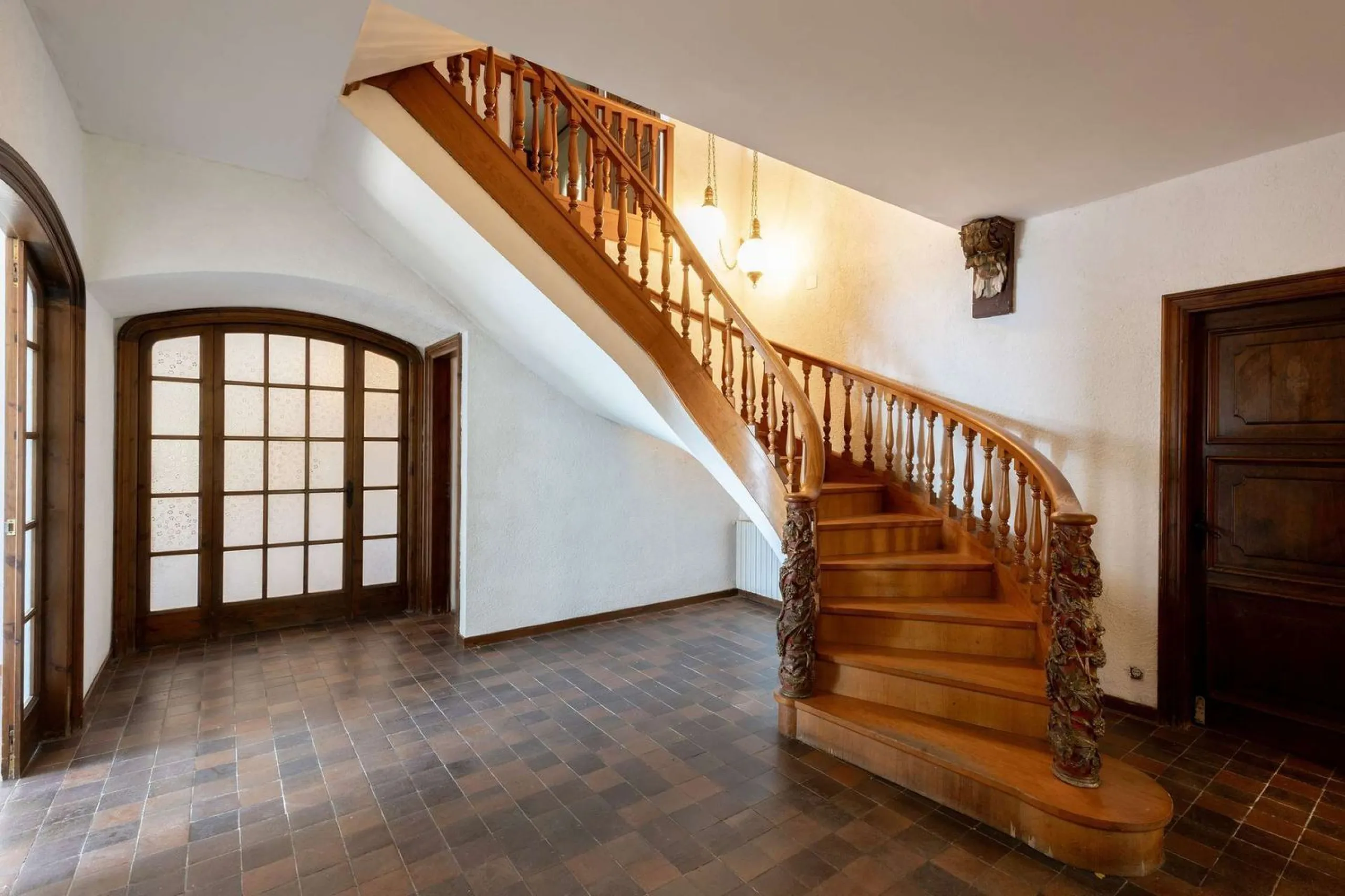 Exclusiva finca con tres viviendas, vistas al mar y gran parcela en Cabrera de Mar