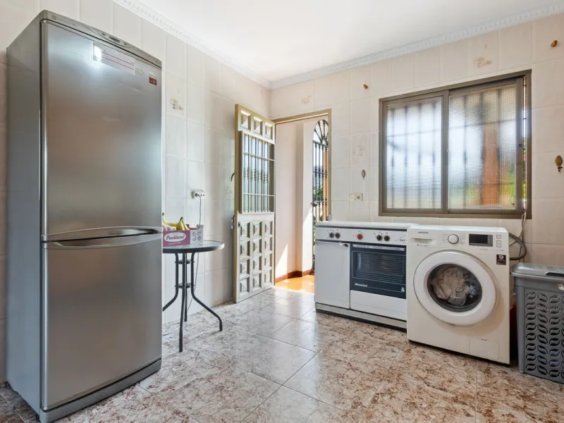 House - Detached Villa в продаже в Alhaurín de la Torre, Málaga. В доме 4 спален и 2 ванных комнат. Площадь дома 290 м². Площадь участка 1500 м²