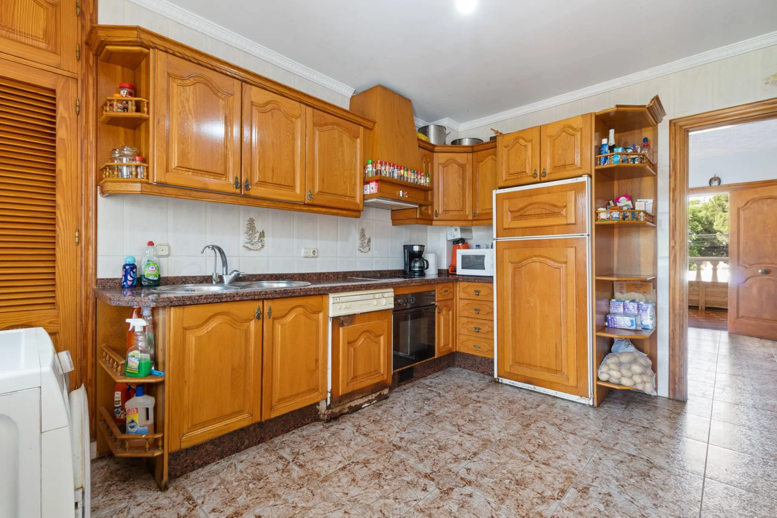 House - Detached Villa в продаже в Alhaurín de la Torre, Málaga. В доме 4 спален и 2 ванных комнат. Площадь дома 290 м². Площадь участка 1500 м²