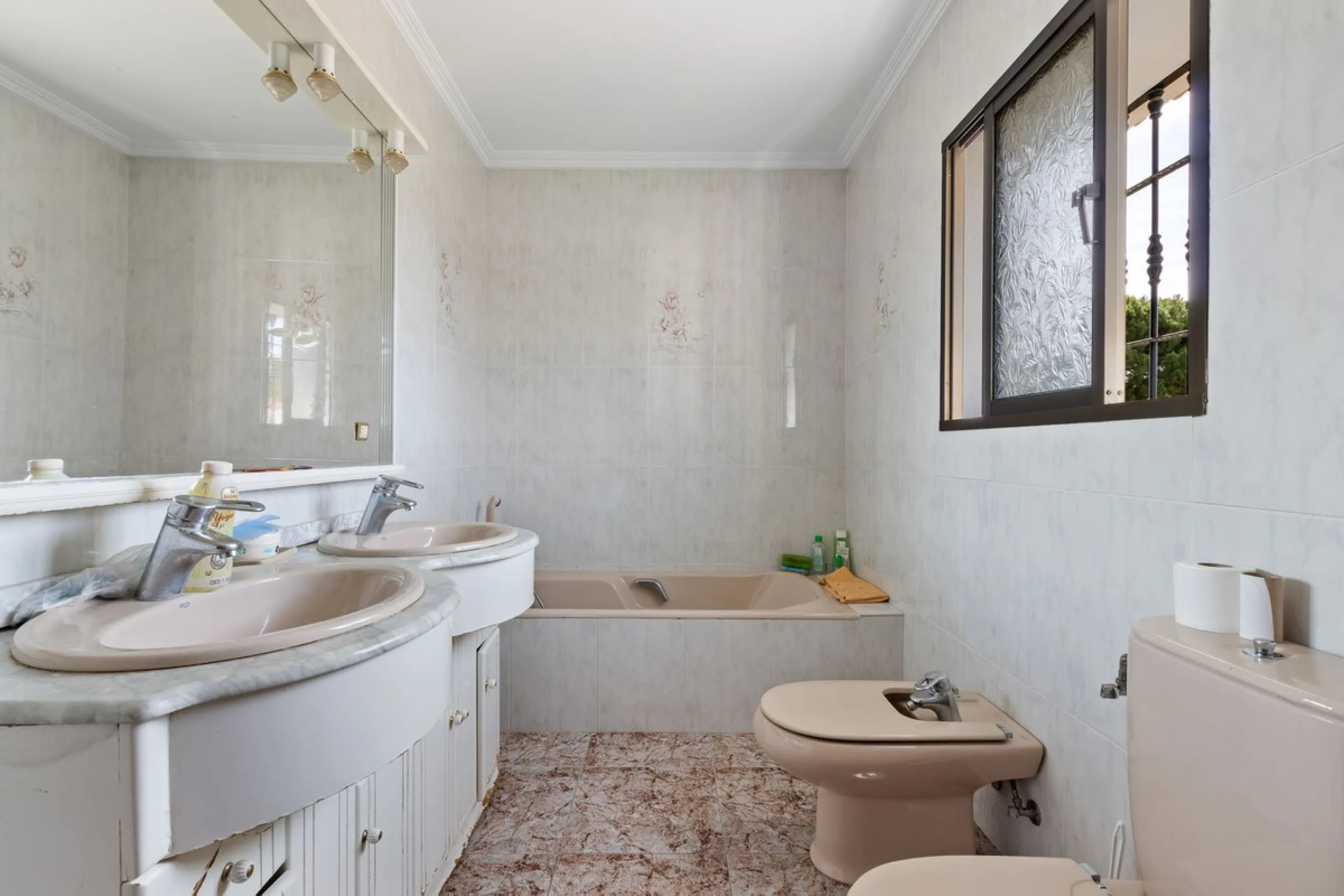 House - Detached Villa в продаже в Alhaurín de la Torre, Málaga. В доме 4 спален и 2 ванных комнат. Площадь дома 290 м². Площадь участка 1500 м²
