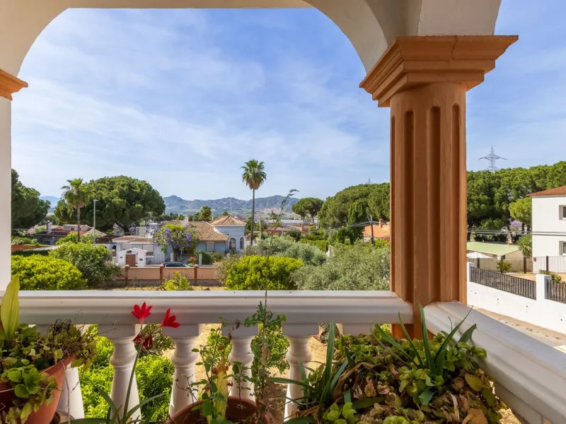 House - Detached Villa в продаже в Alhaurín de la Torre, Málaga. В доме 4 спален и 2 ванных комнат. Площадь дома 290 м². Площадь участка 1500 м²