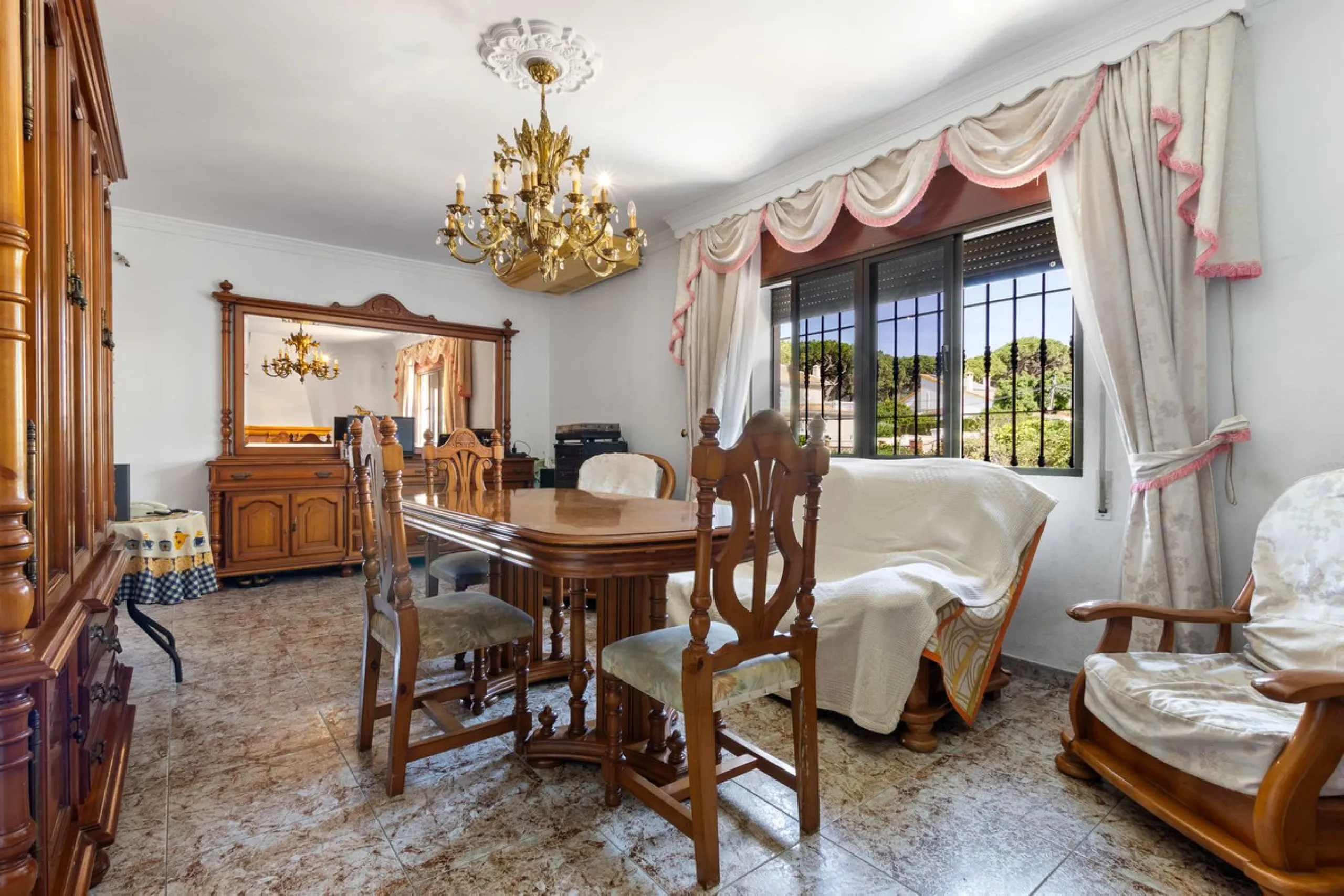 House - Detached Villa в продаже в Alhaurín de la Torre, Málaga. В доме 4 спален и 2 ванных комнат. Площадь дома 290 м². Площадь участка 1500 м²